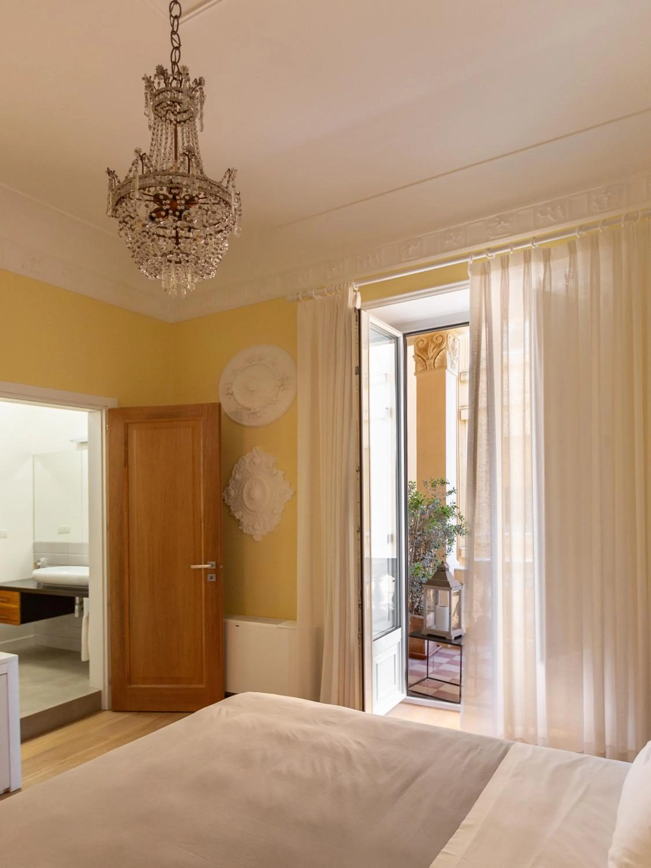 Bedroom, Bed in Euterpe LHT