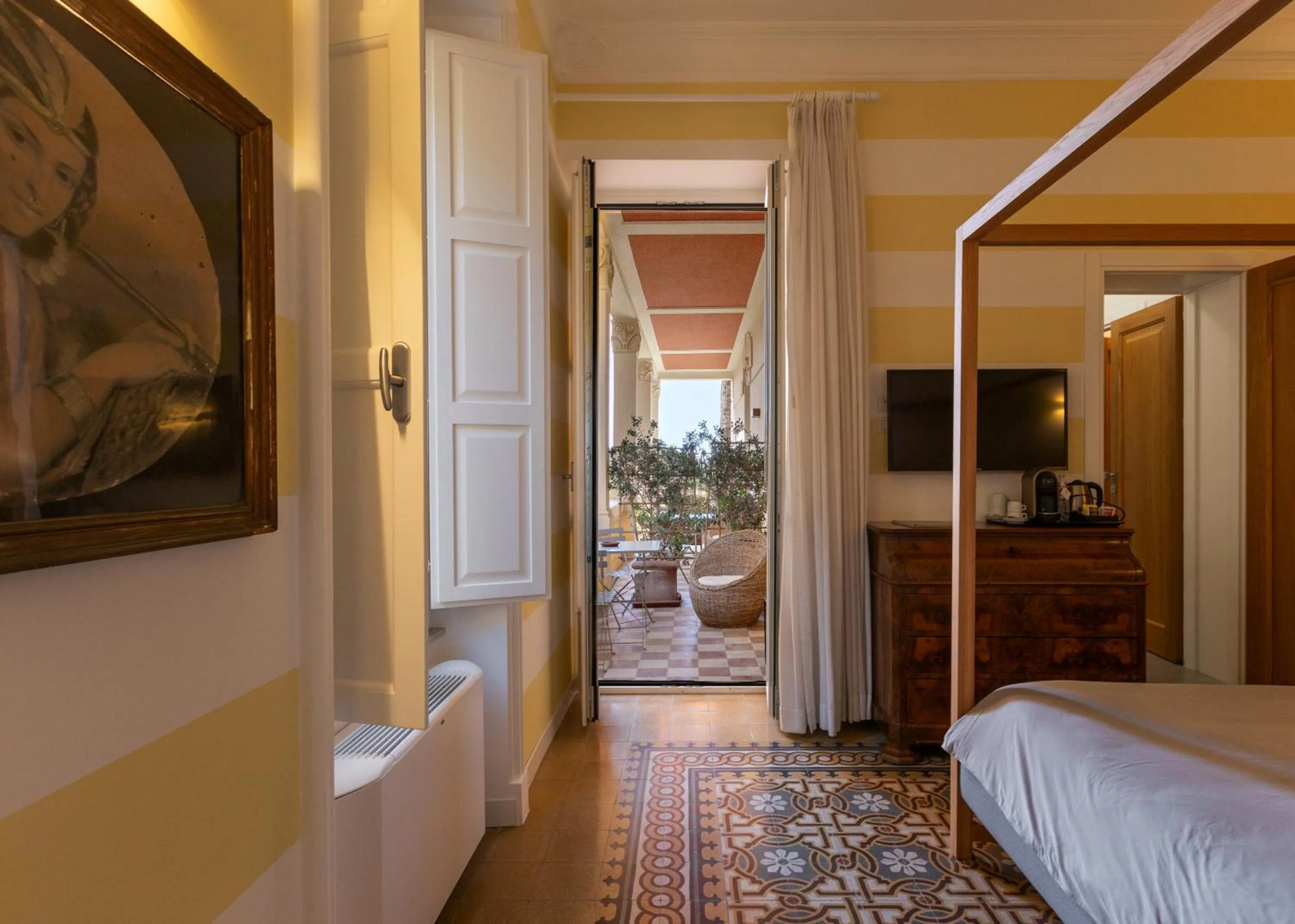 Bedroom, Bed in Euterpe LHT