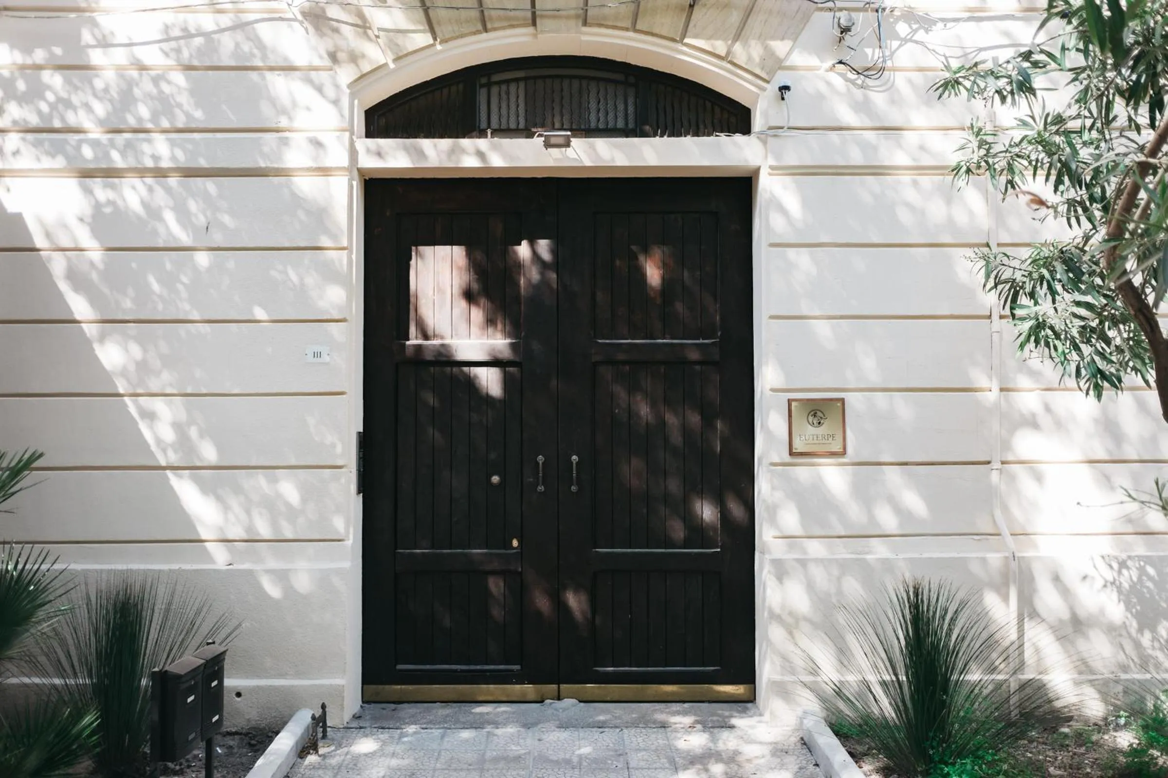 Facade/entrance in Euterpe LHT