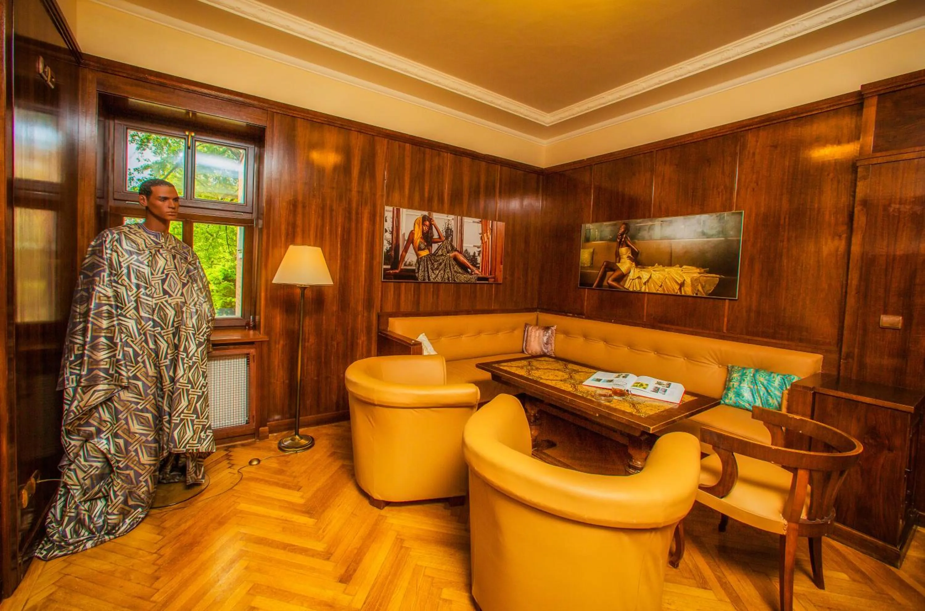 Communal lounge/ TV room in Manor House