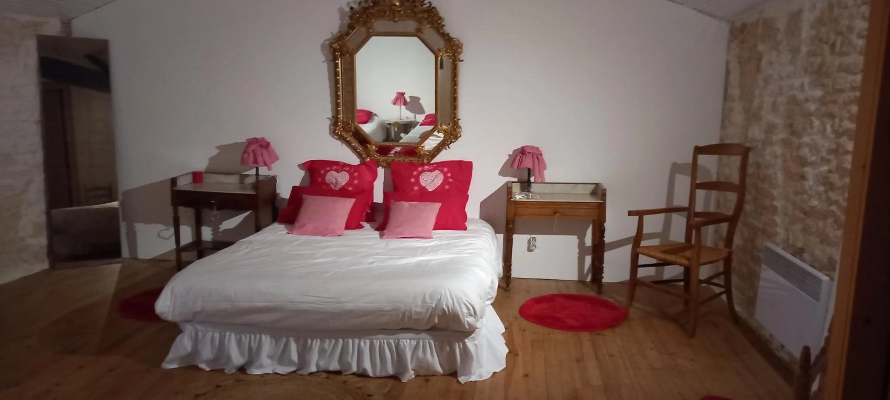 Photo of the whole room, Bed in Les Demeures de la Laigne