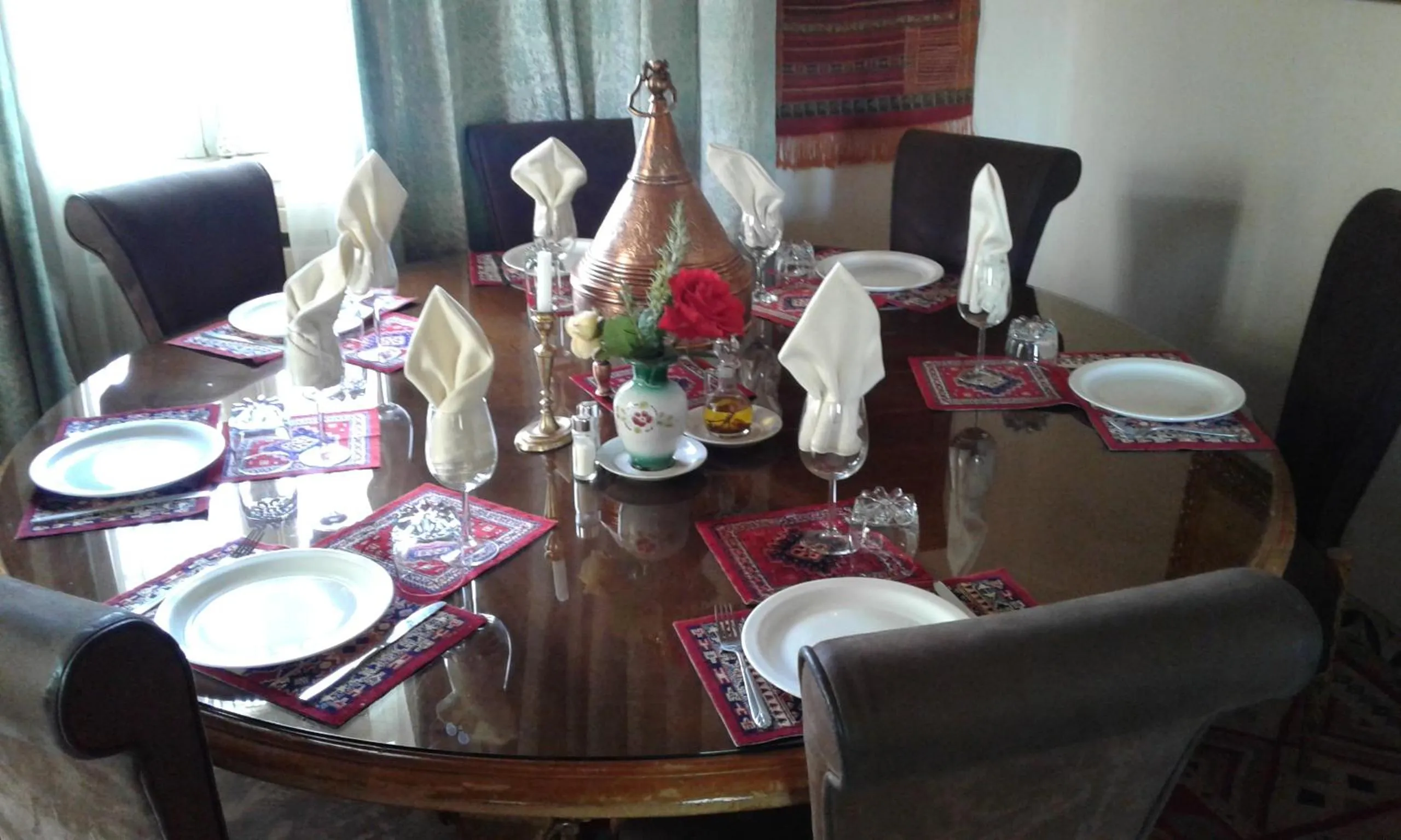 Restaurant/places to eat in Villa Pomme d'Or