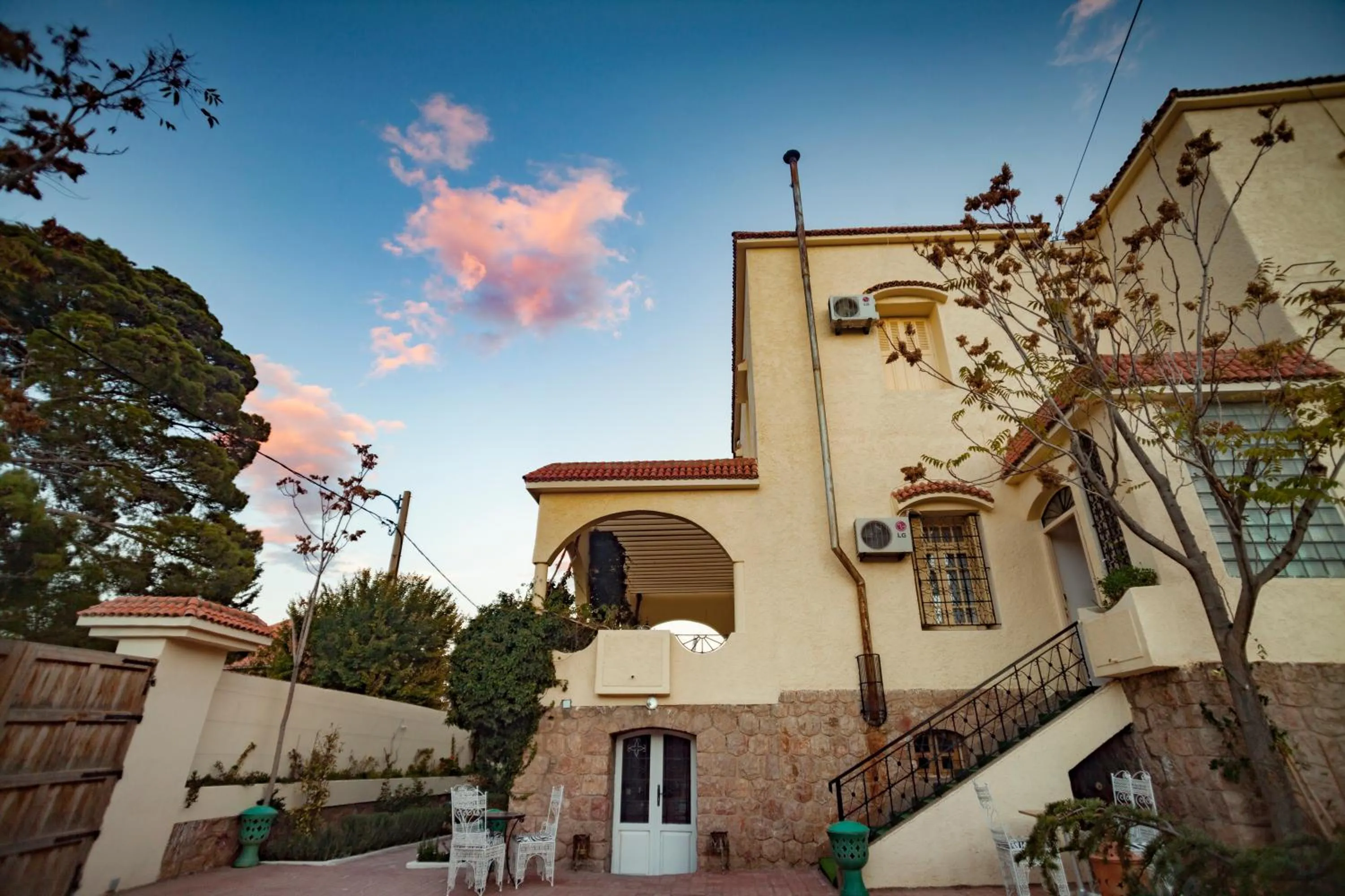 Property building in Villa Pomme d'Or