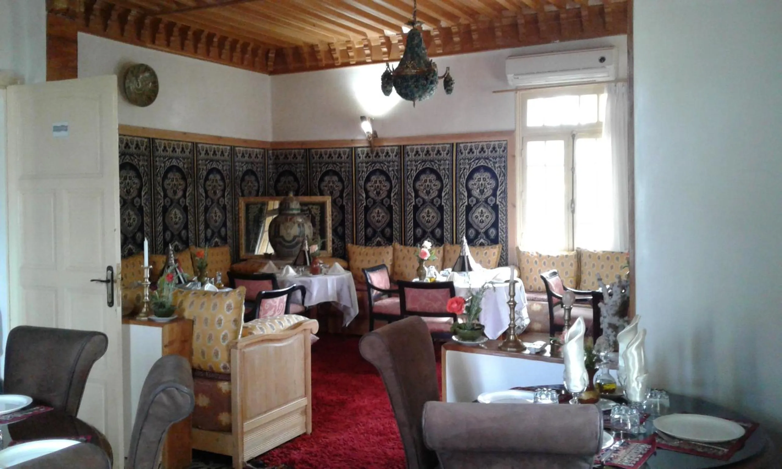 Restaurant/places to eat in Villa Pomme d'Or