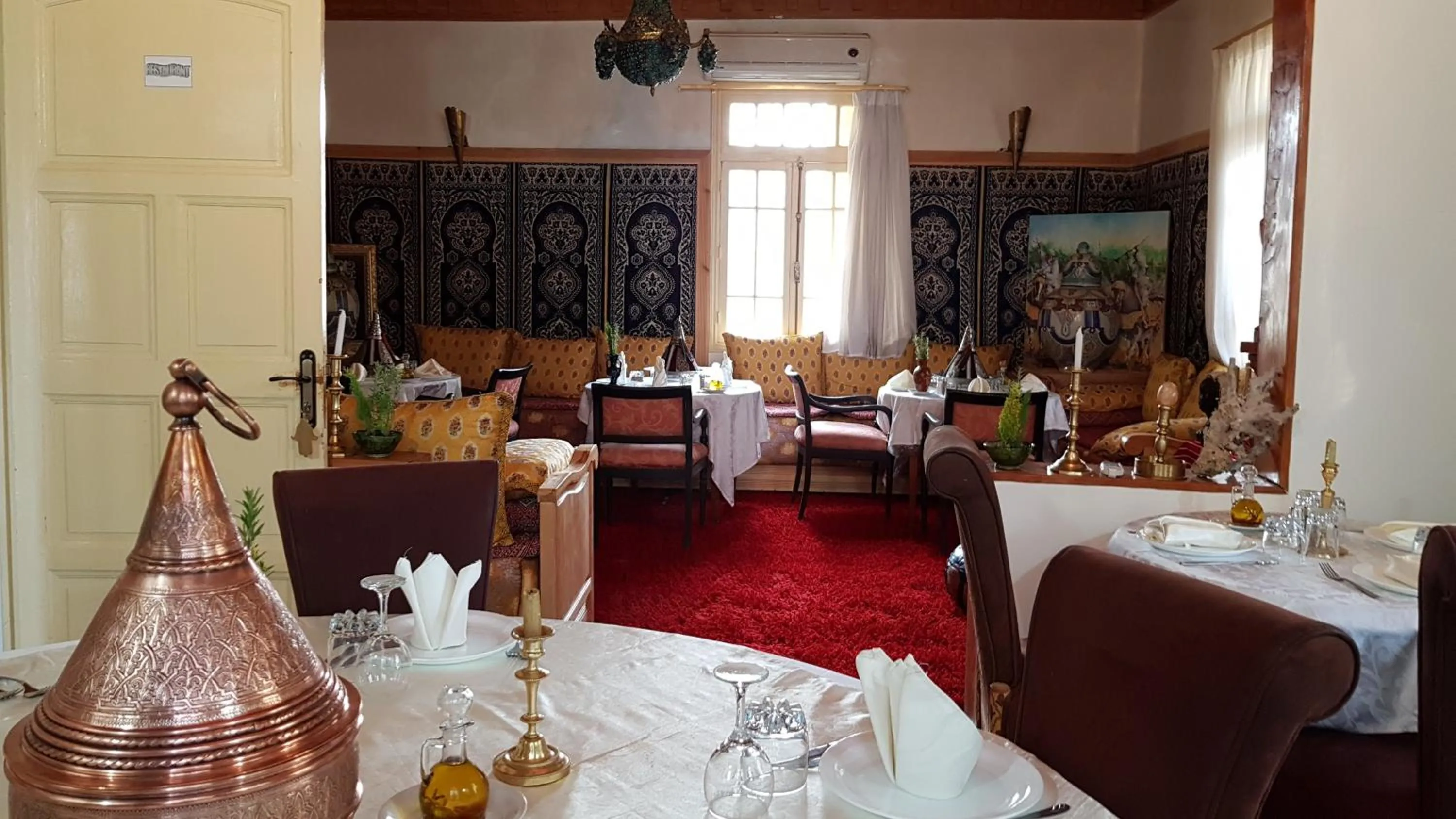 Restaurant/places to eat in Villa Pomme d'Or