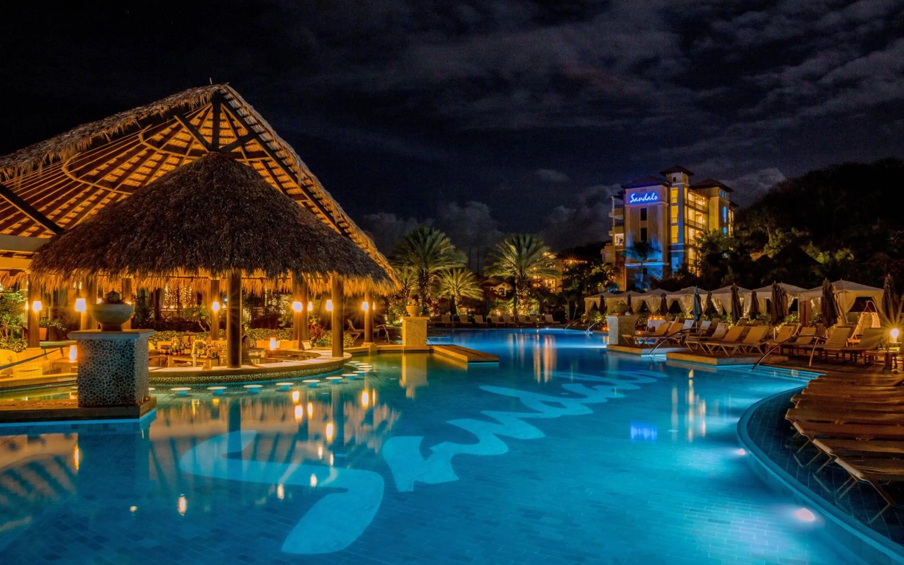 Swimming pool in Sandals Grenada All Inclusive - Couples Only