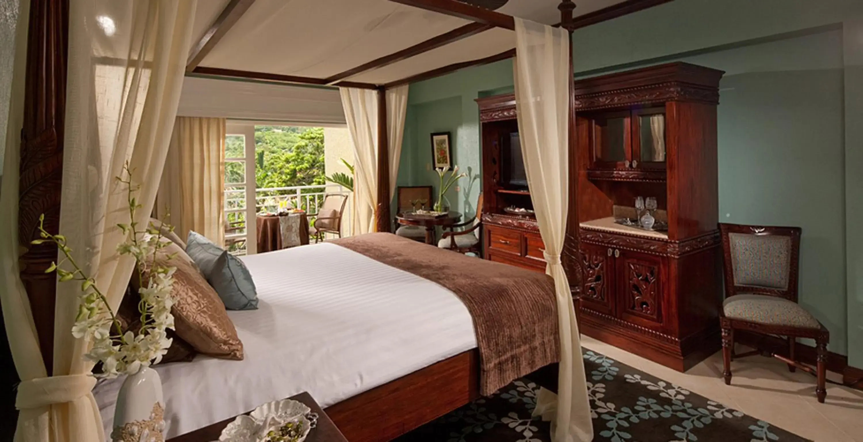 Riviera Honeymoon Luxury in Sandals Ochi Beach All Inclusive Resort - Couples Only Riviera Honeymoon Luxury in Sandals Ochi Beach All Inclusive Resort - Couples Only