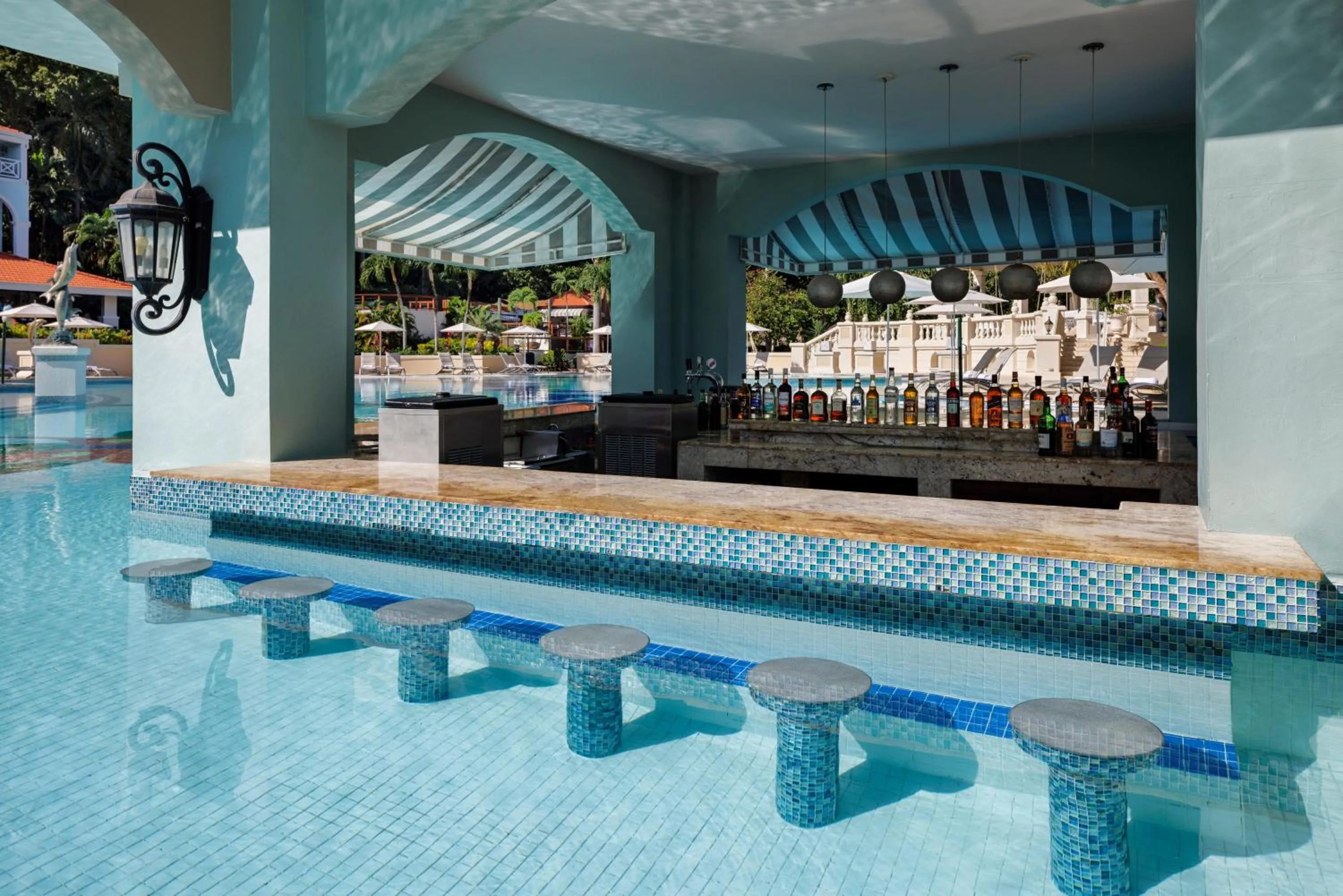 Lounge or bar in Sandals Ochi Beach All Inclusive Resort - Couples Only