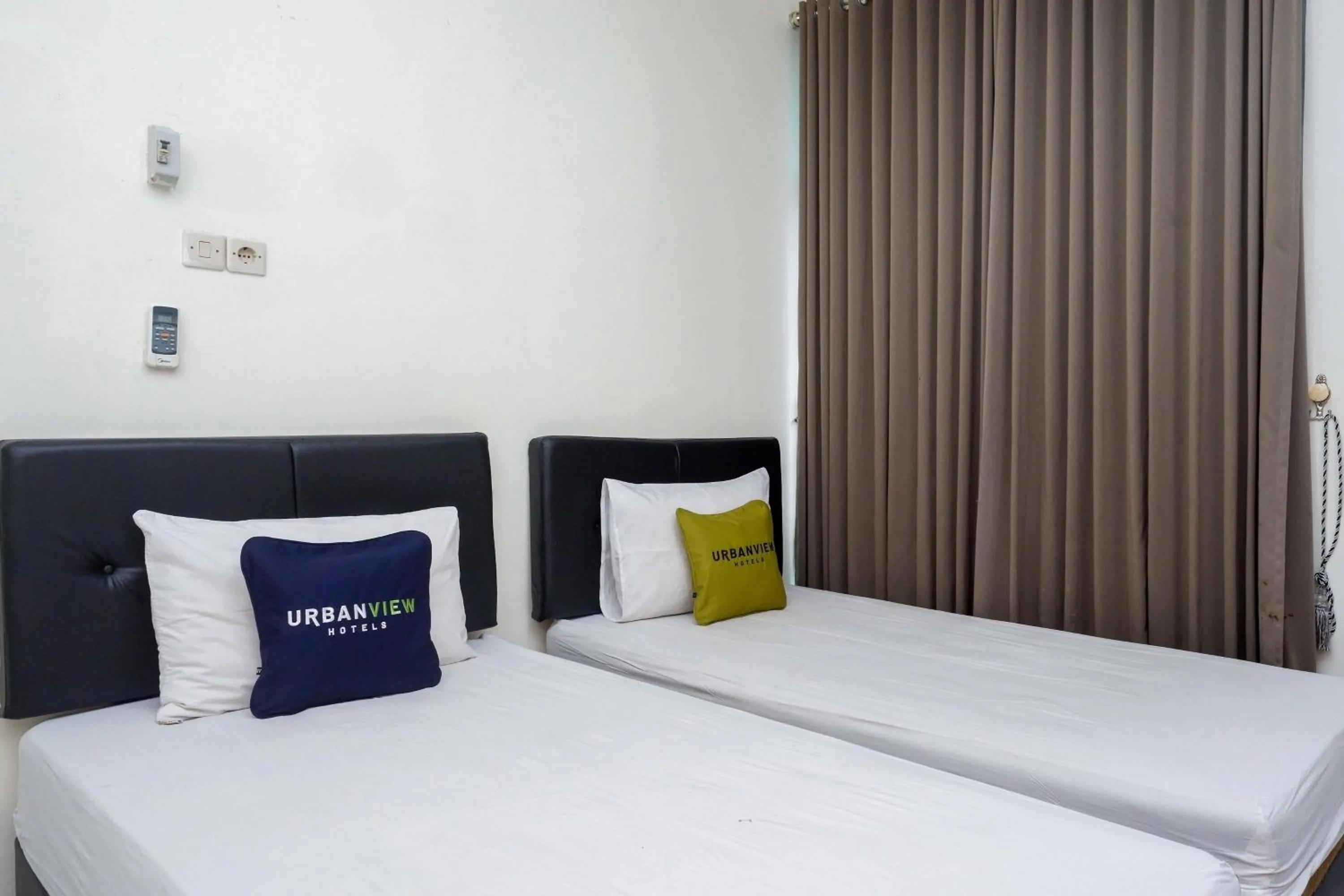 Bedroom, Bed in Urbanview Hotel Double Tree near RSUD Margono Purwokerto