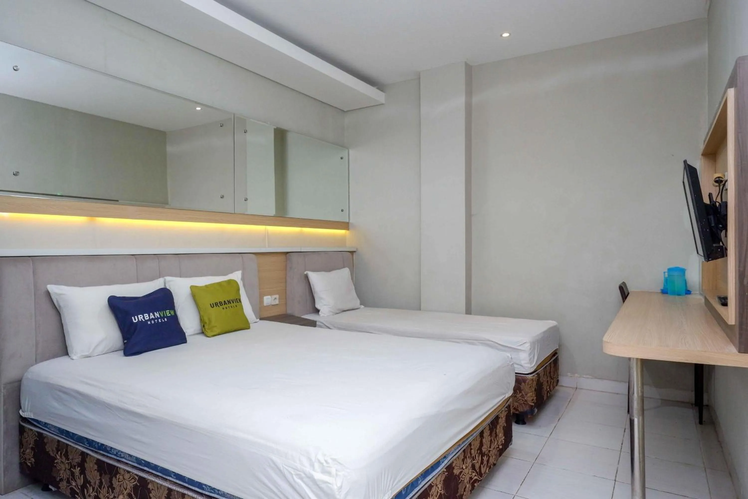 Bedroom, Bed in Urbanview Hotel Double Tree near RSUD Margono Purwokerto