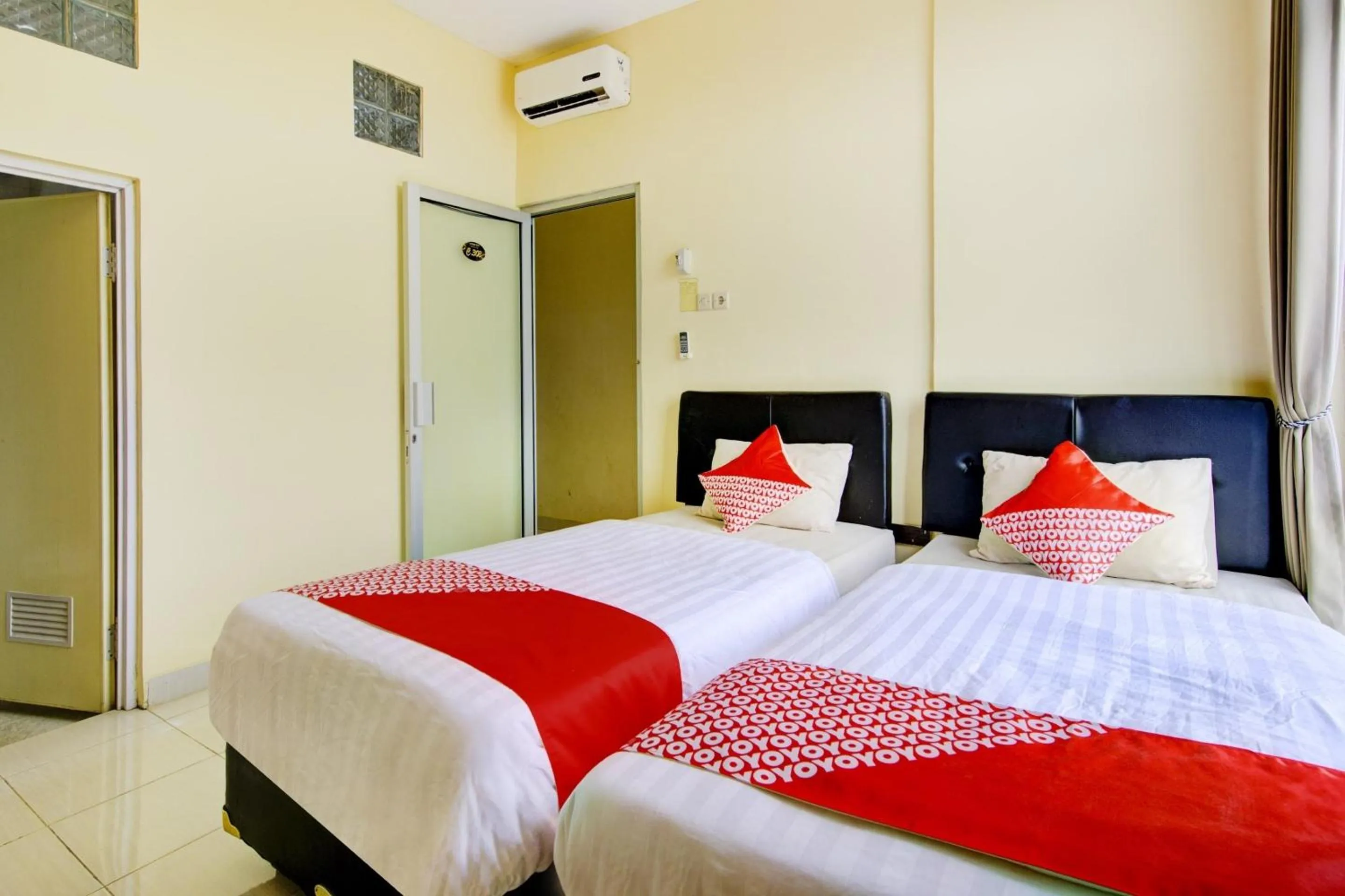 Bedroom in Capital O 92295 Double Tree