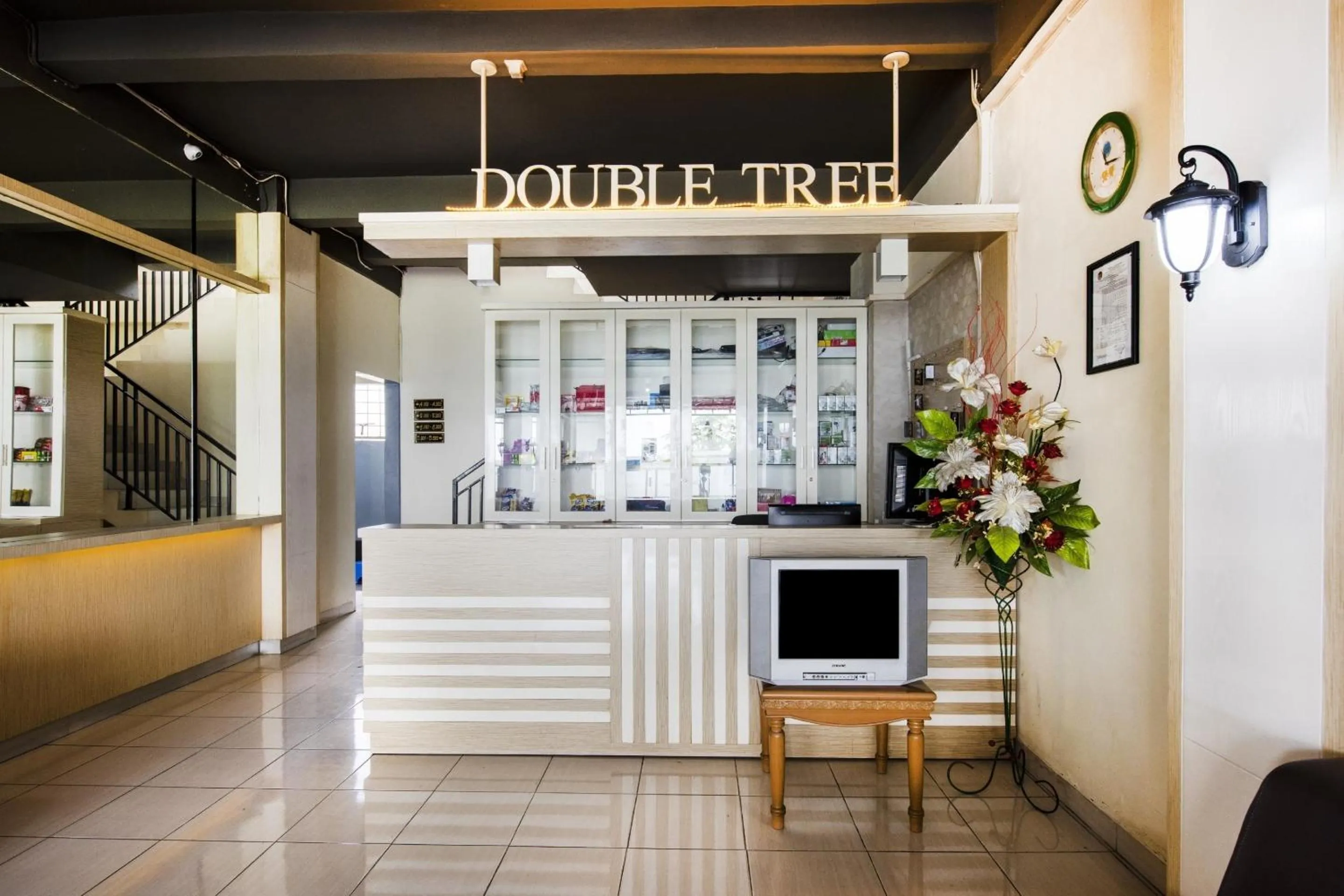 Lobby or reception in Capital O 92295 Double Tree