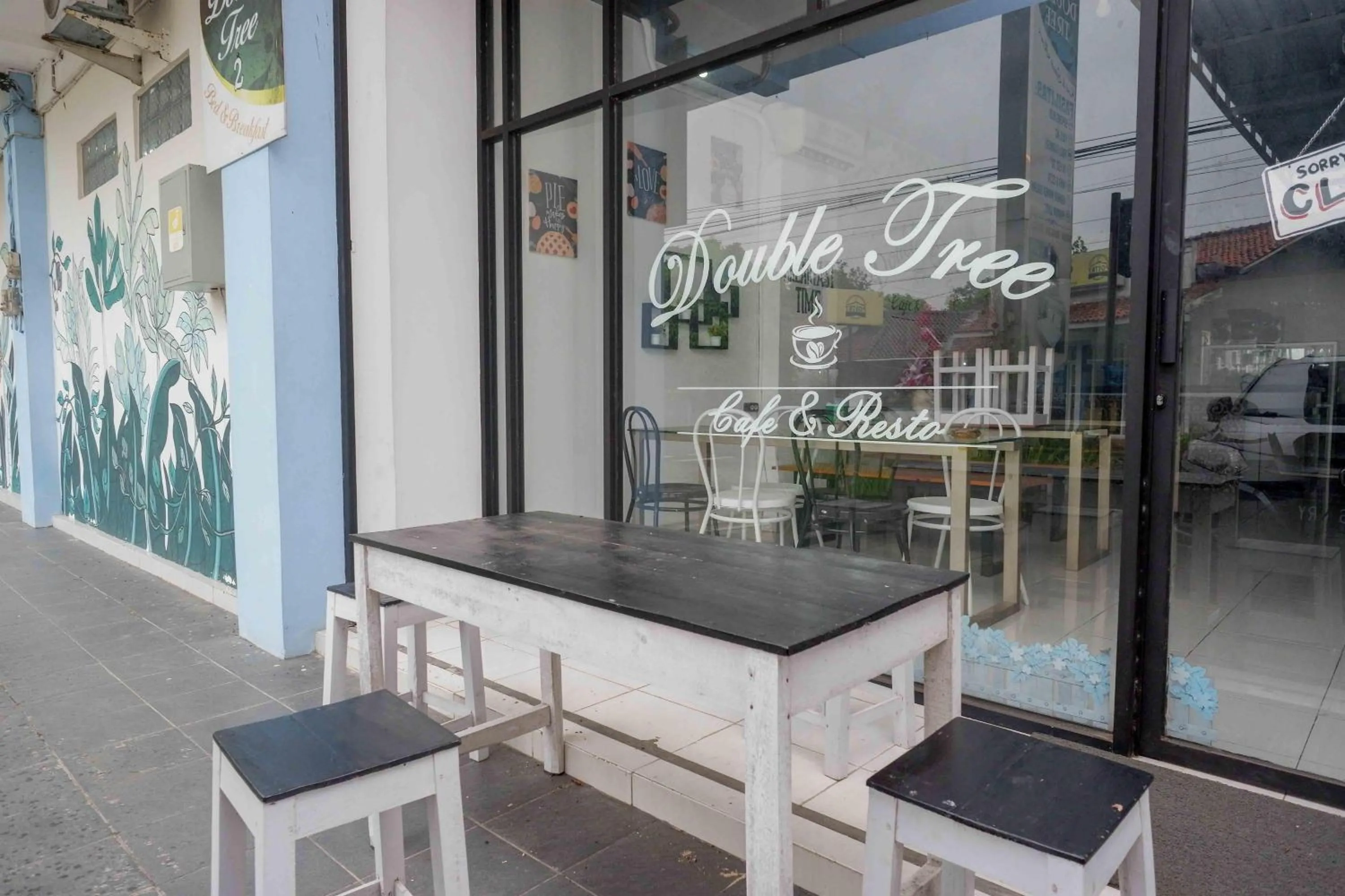 Seating area in Urbanview Hotel Double Tree near RSUD Margono Purwokerto