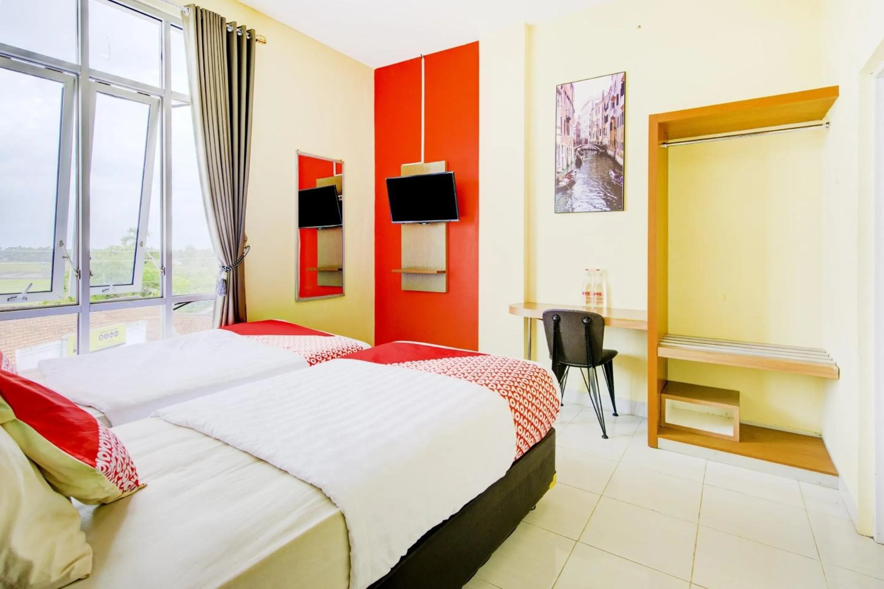 Bedroom in Capital O 92295 Double Tree