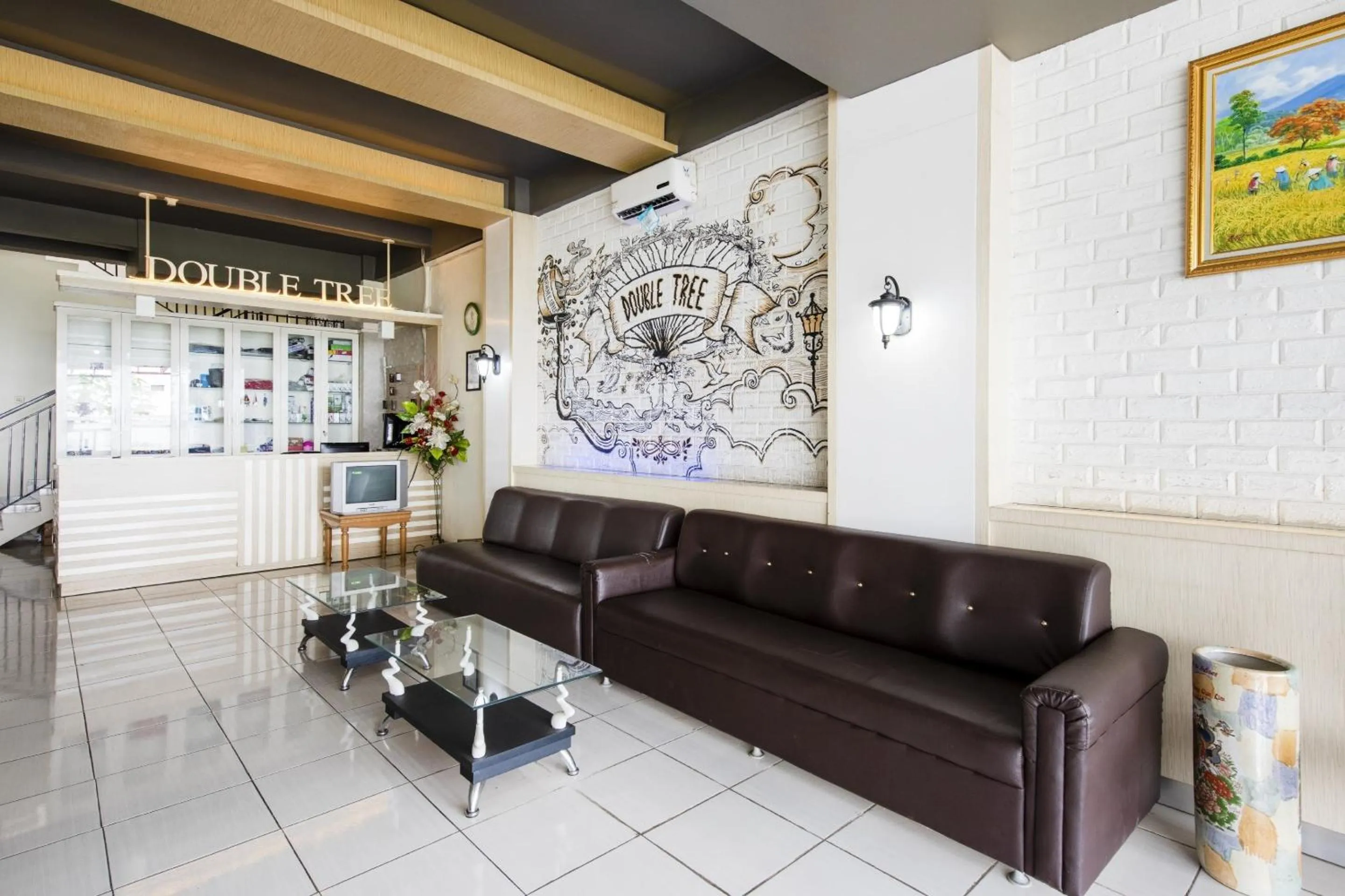 Lobby or reception in Capital O 92295 Double Tree