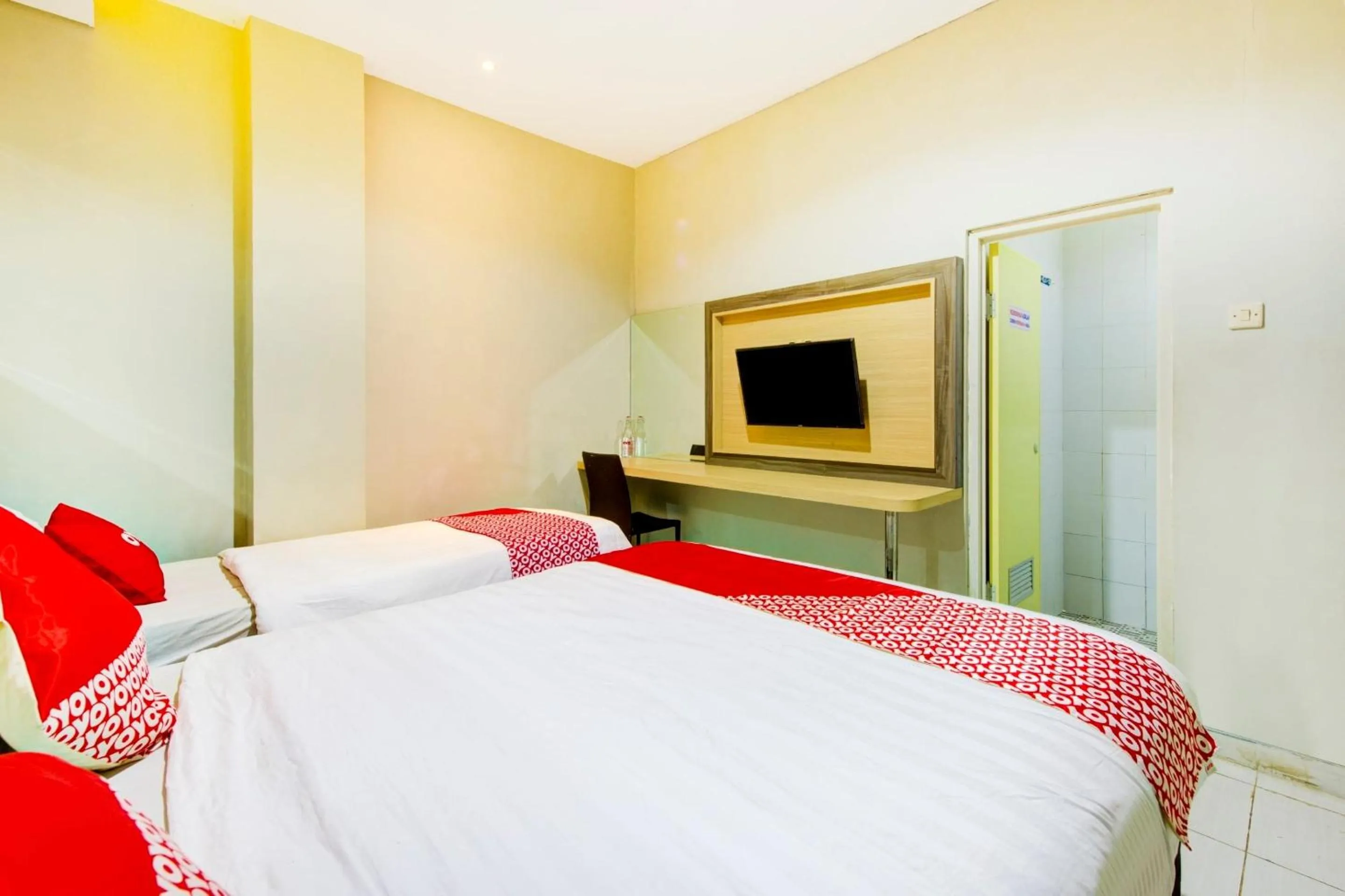 Bedroom in Capital O 92295 Double Tree