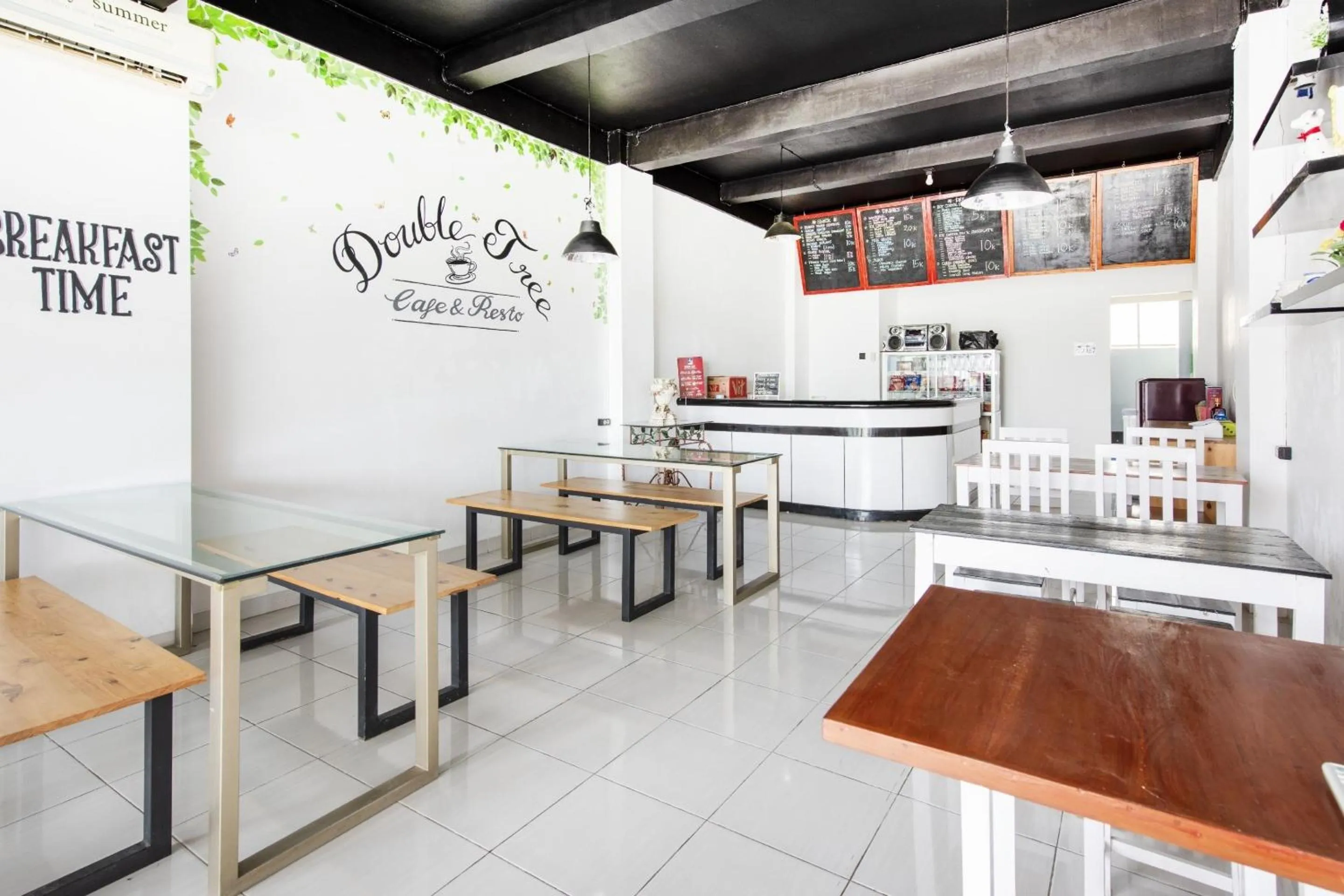 Lobby or reception in Capital O 92295 Double Tree