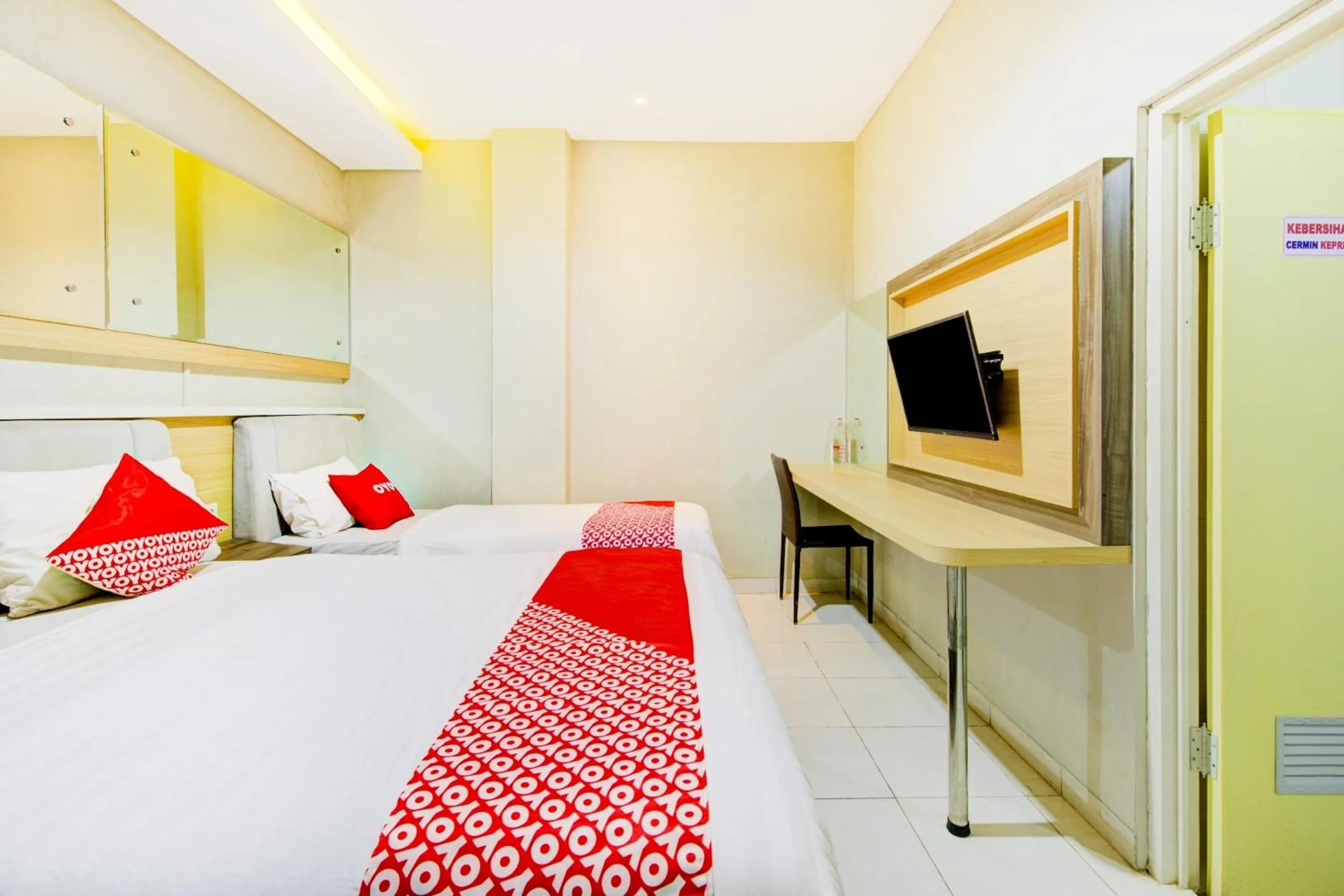 Bedroom in Capital O 92295 Double Tree