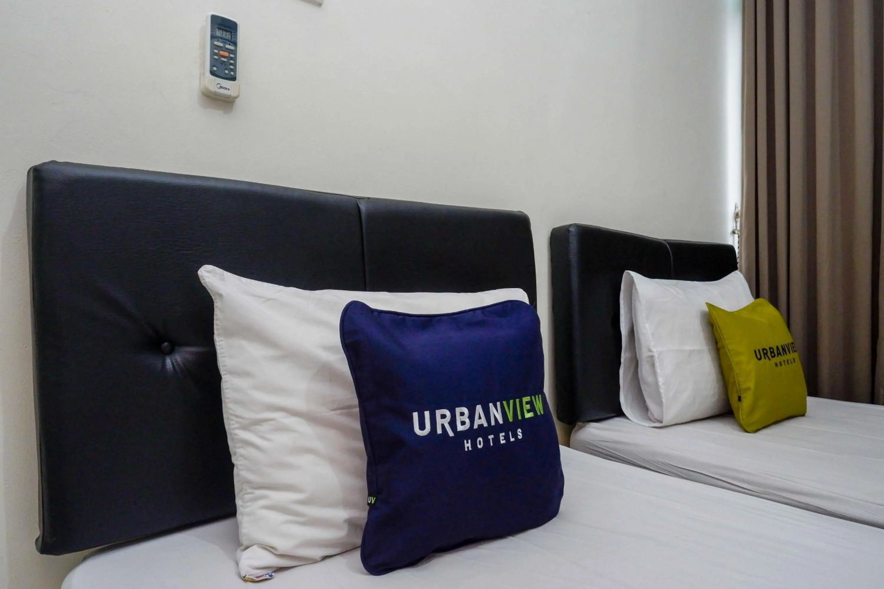 Bedroom, Bed in Urbanview Hotel Double Tree near RSUD Margono Purwokerto