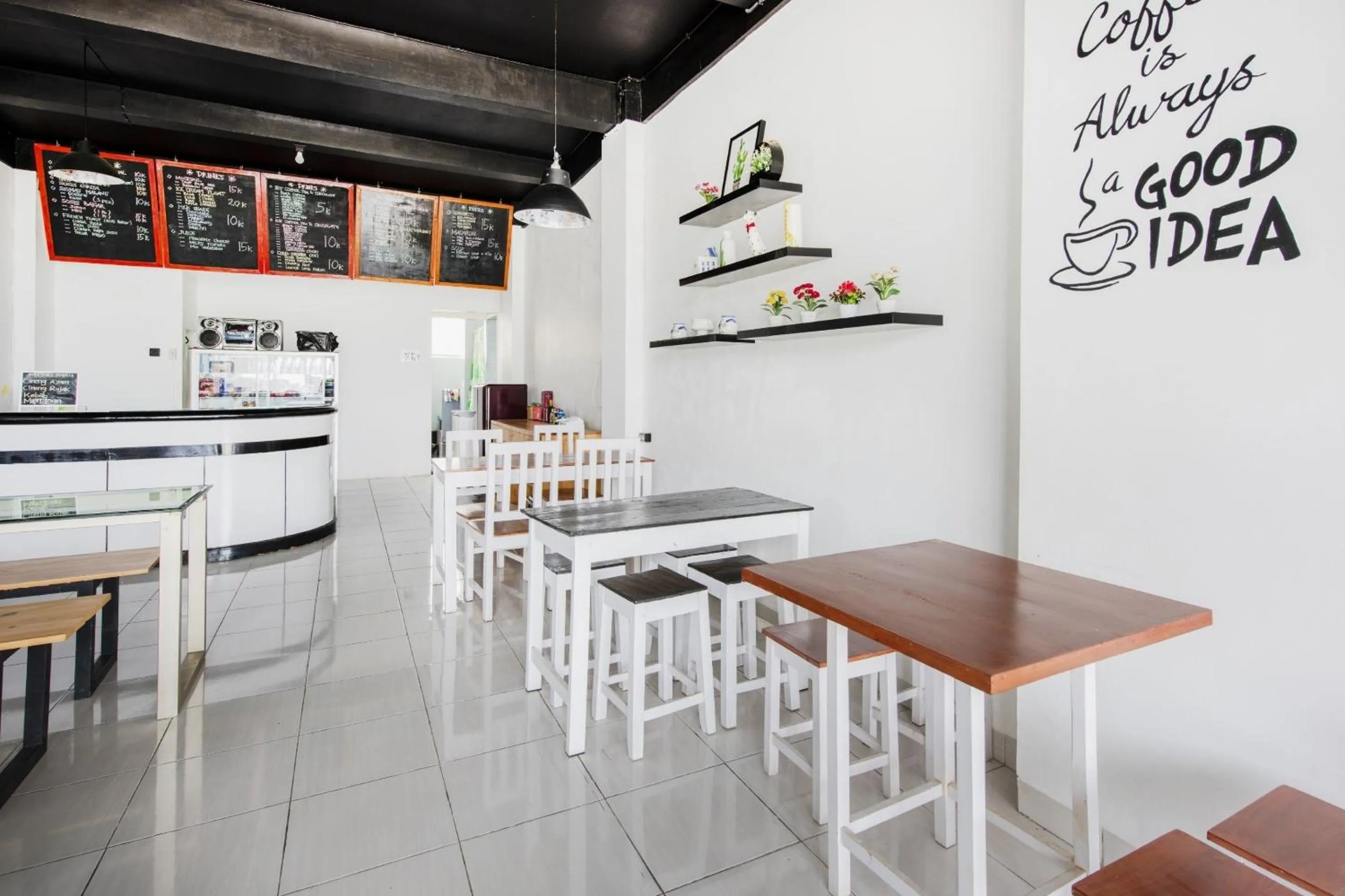 Lobby or reception in Capital O 92295 Double Tree