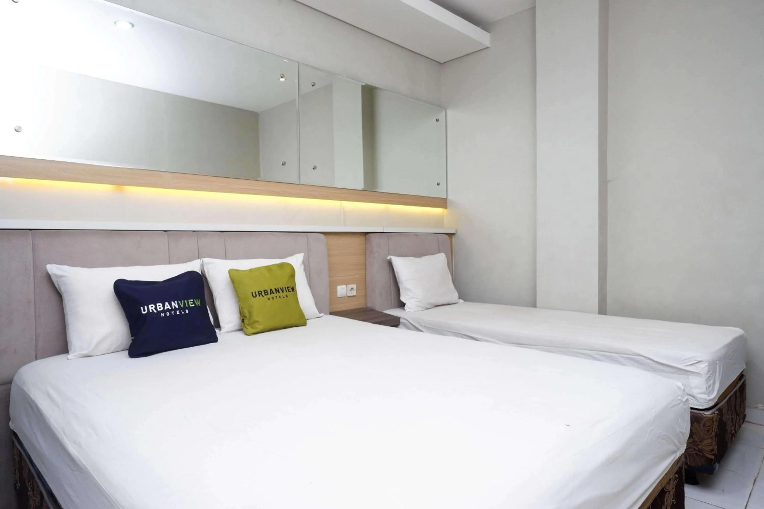 Bedroom, Bed in Urbanview Hotel Double Tree near RSUD Margono Purwokerto