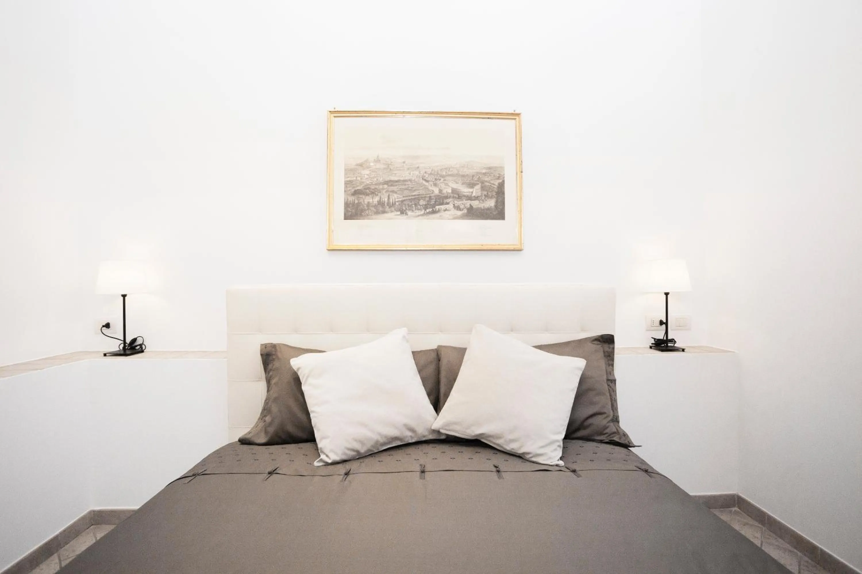 Bed in Tritone 91 Apartments