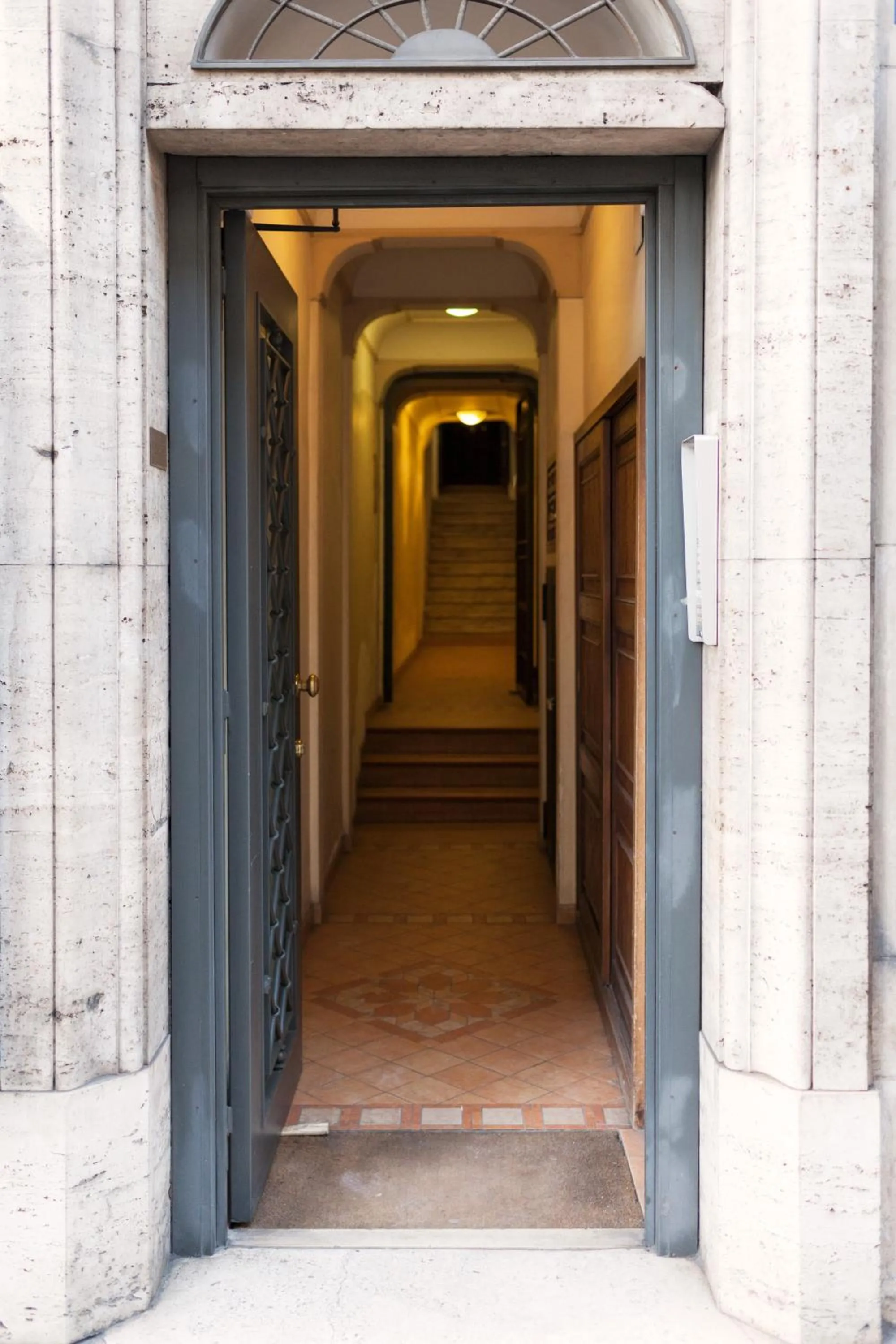 Facade/entrance in Tritone 91 Apartments