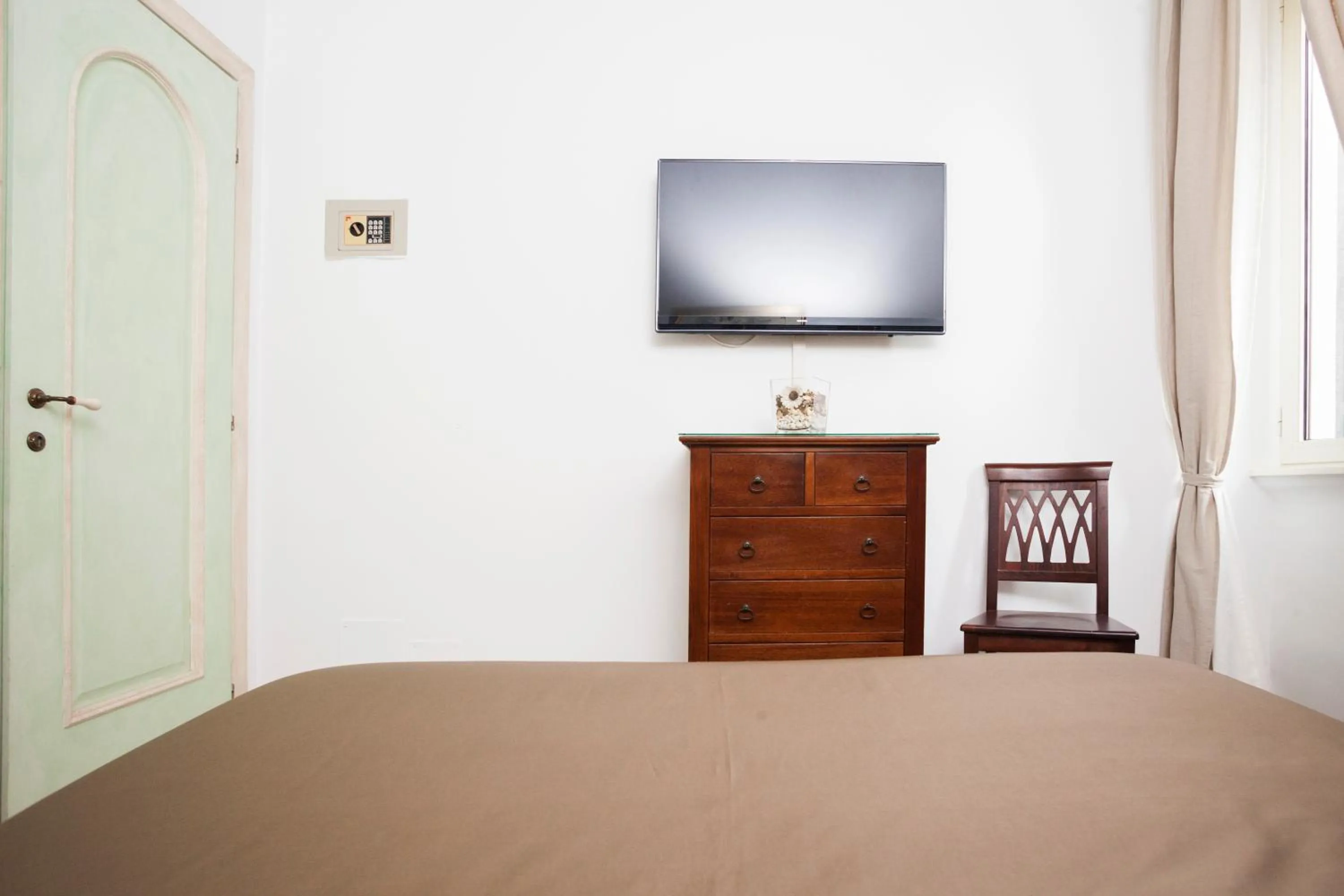 Bedroom, Bed in Tritone 91 Apartments