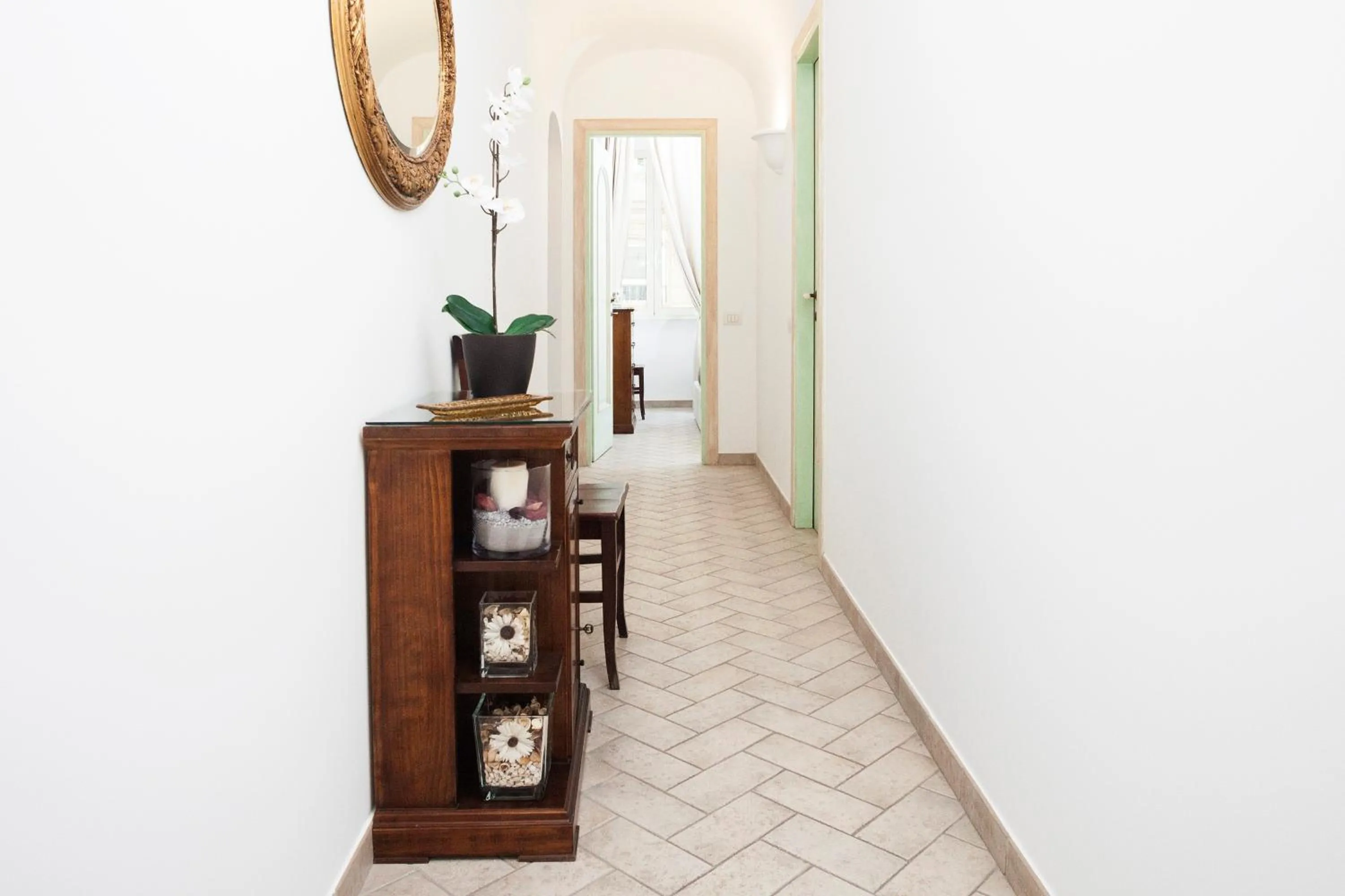 Decorative detail in Tritone 91 Apartments