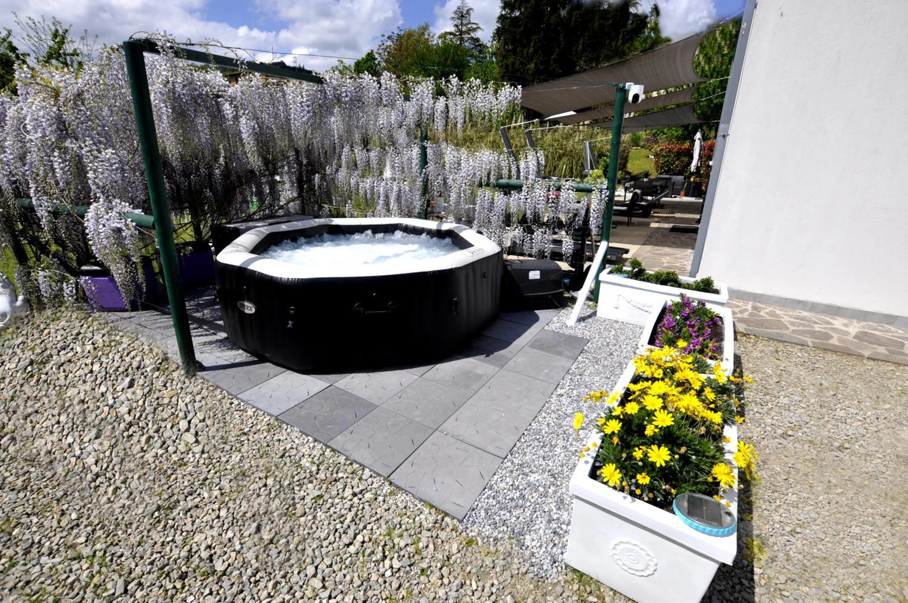 Hot Tub in Gan Eden B&B