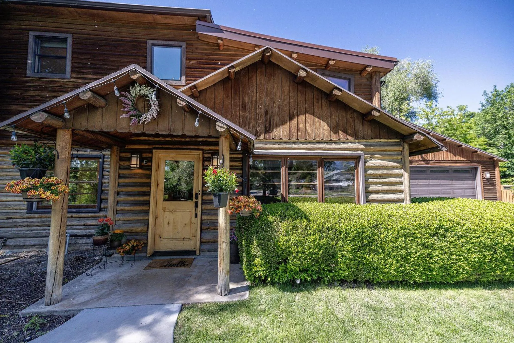 Property building in Engen Hus Bed and Breakfast