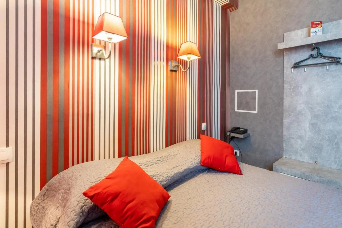 Bed in Hôtel - Restaurant Saint Jacques