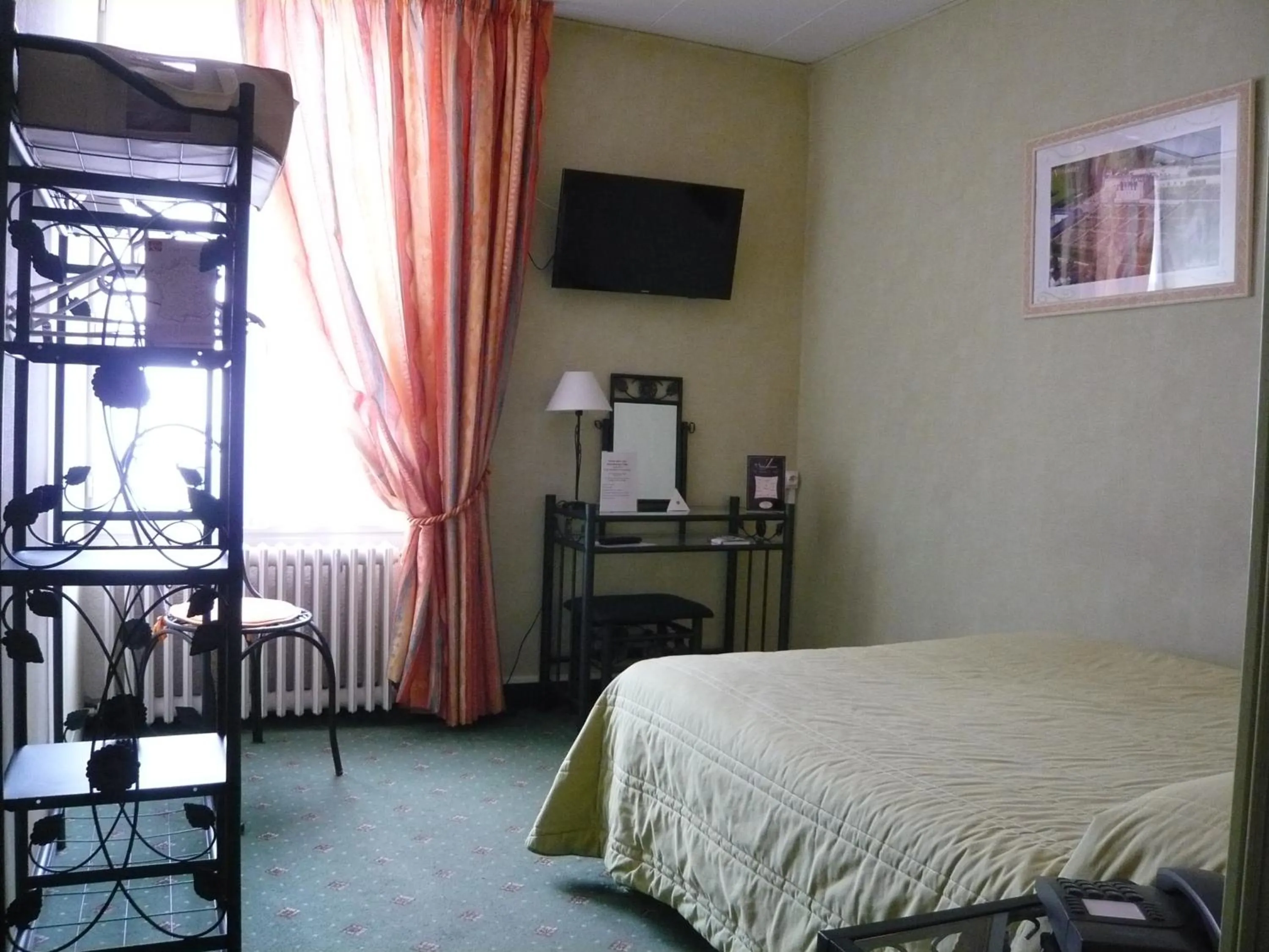 Bed in Hôtel - Restaurant Saint Jacques