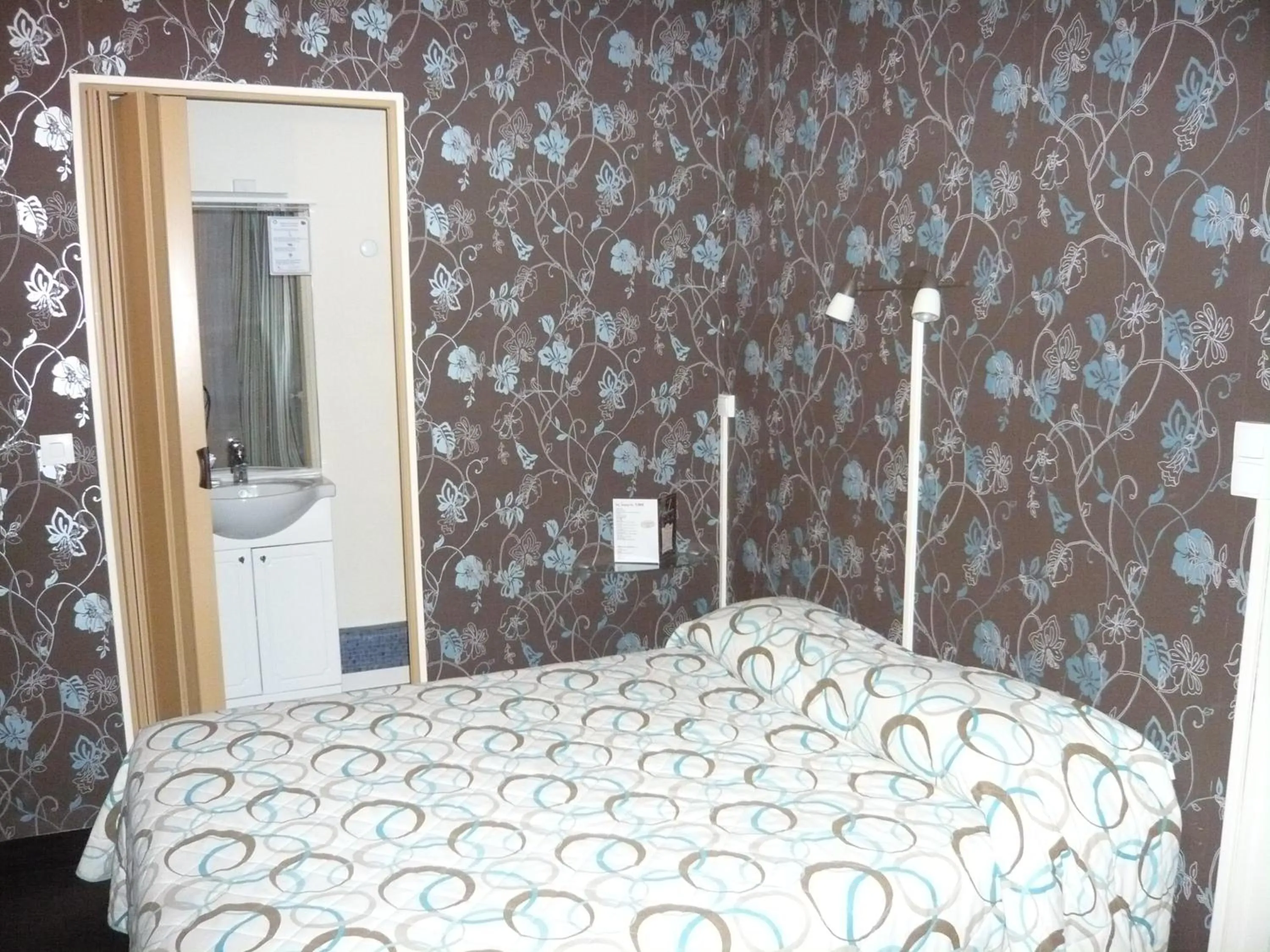 Bed in Hôtel - Restaurant Saint Jacques