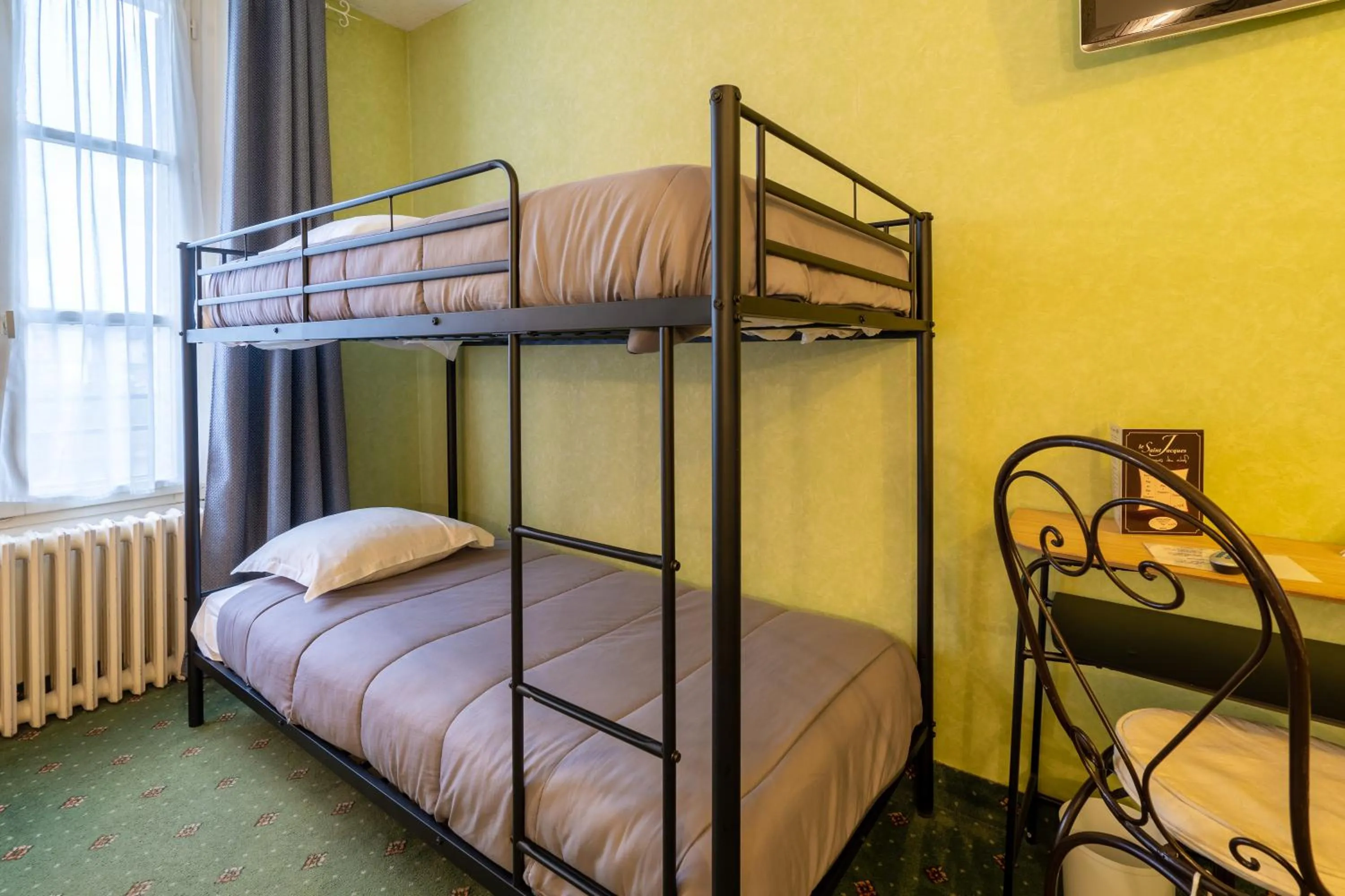 Bed in Hôtel - Restaurant Saint Jacques