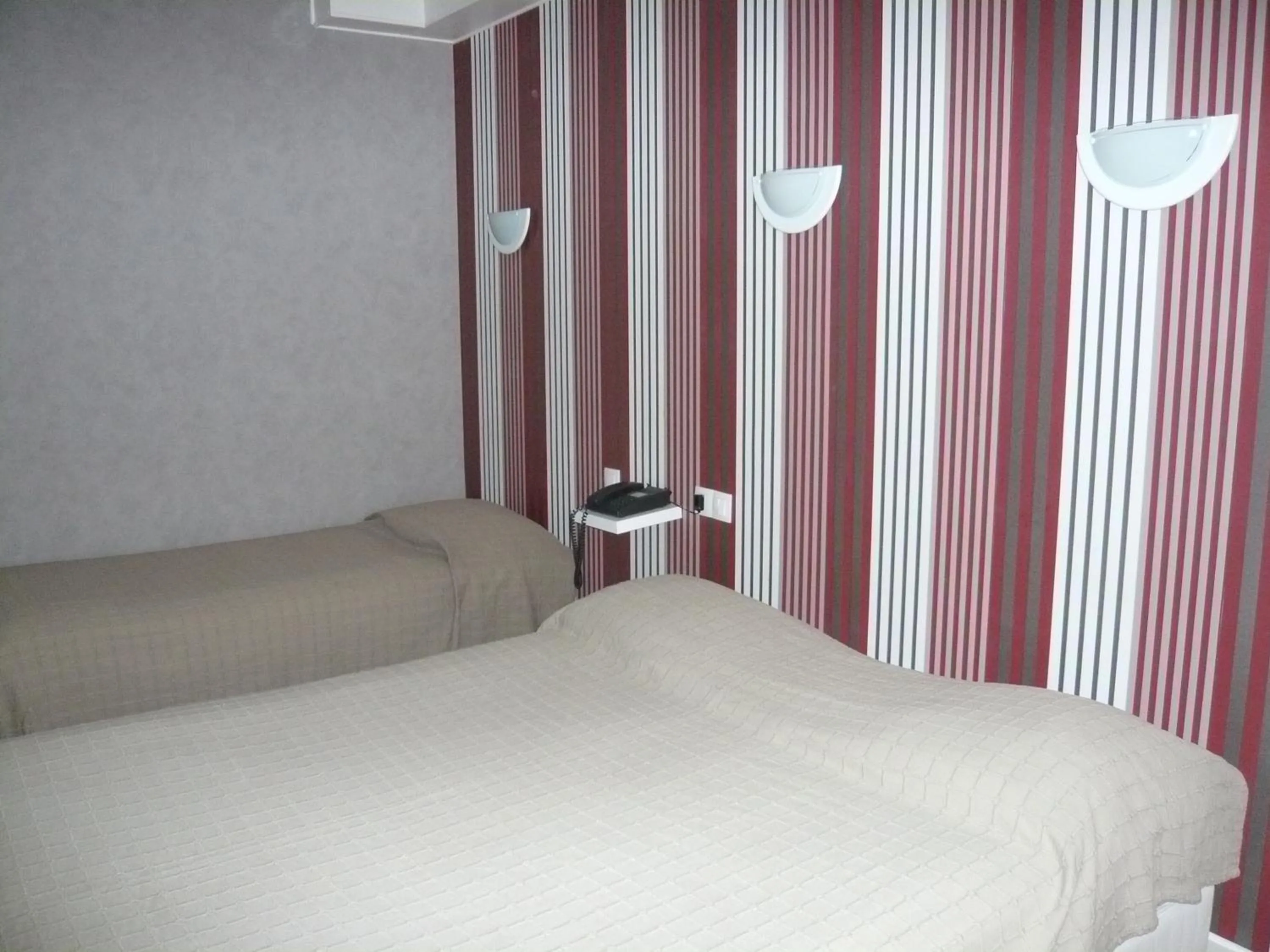 Bed in Hôtel - Restaurant Saint Jacques