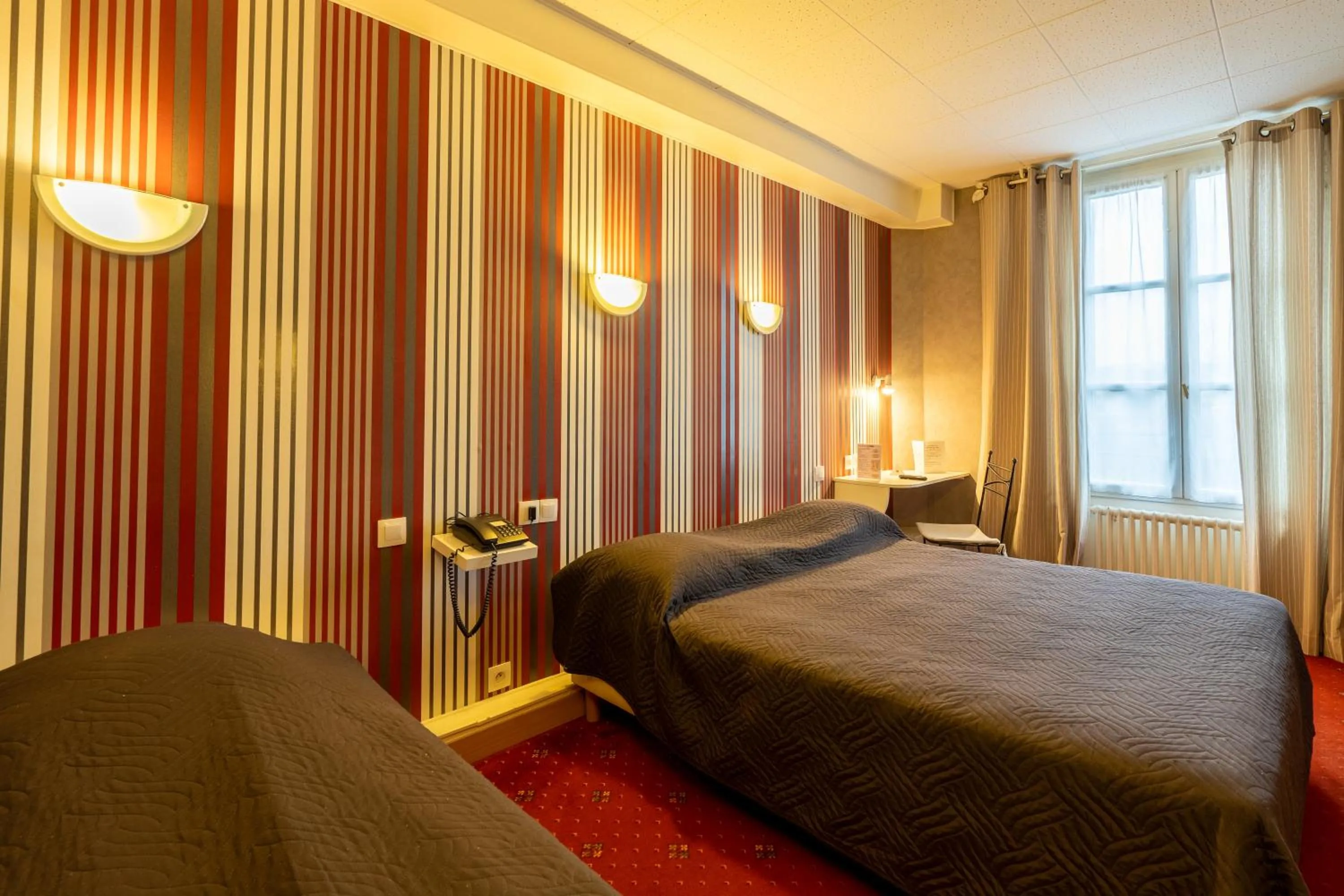 Bed in Hôtel - Restaurant Saint Jacques