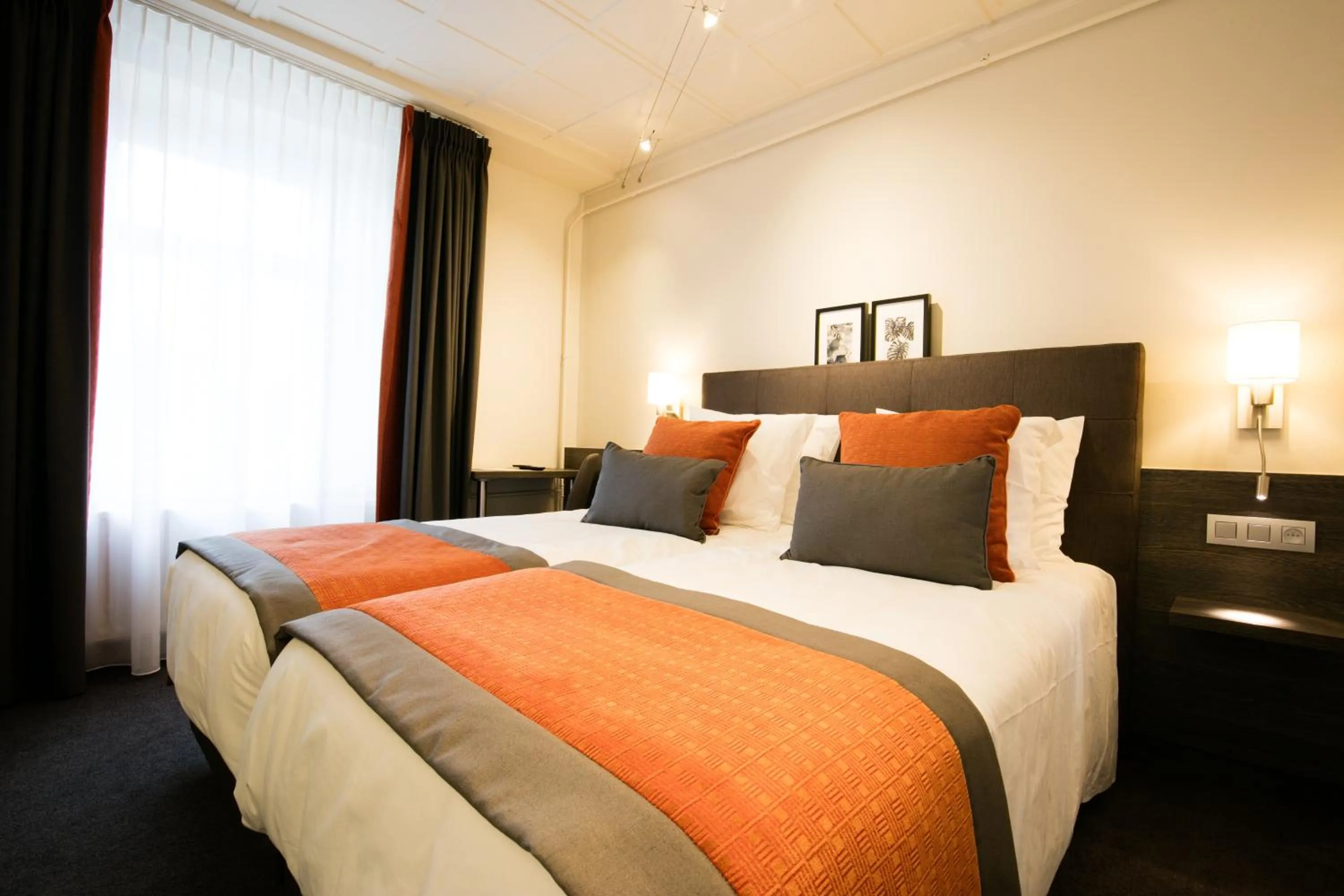 Bed in Logis Hôtel Restaurant du Moulin