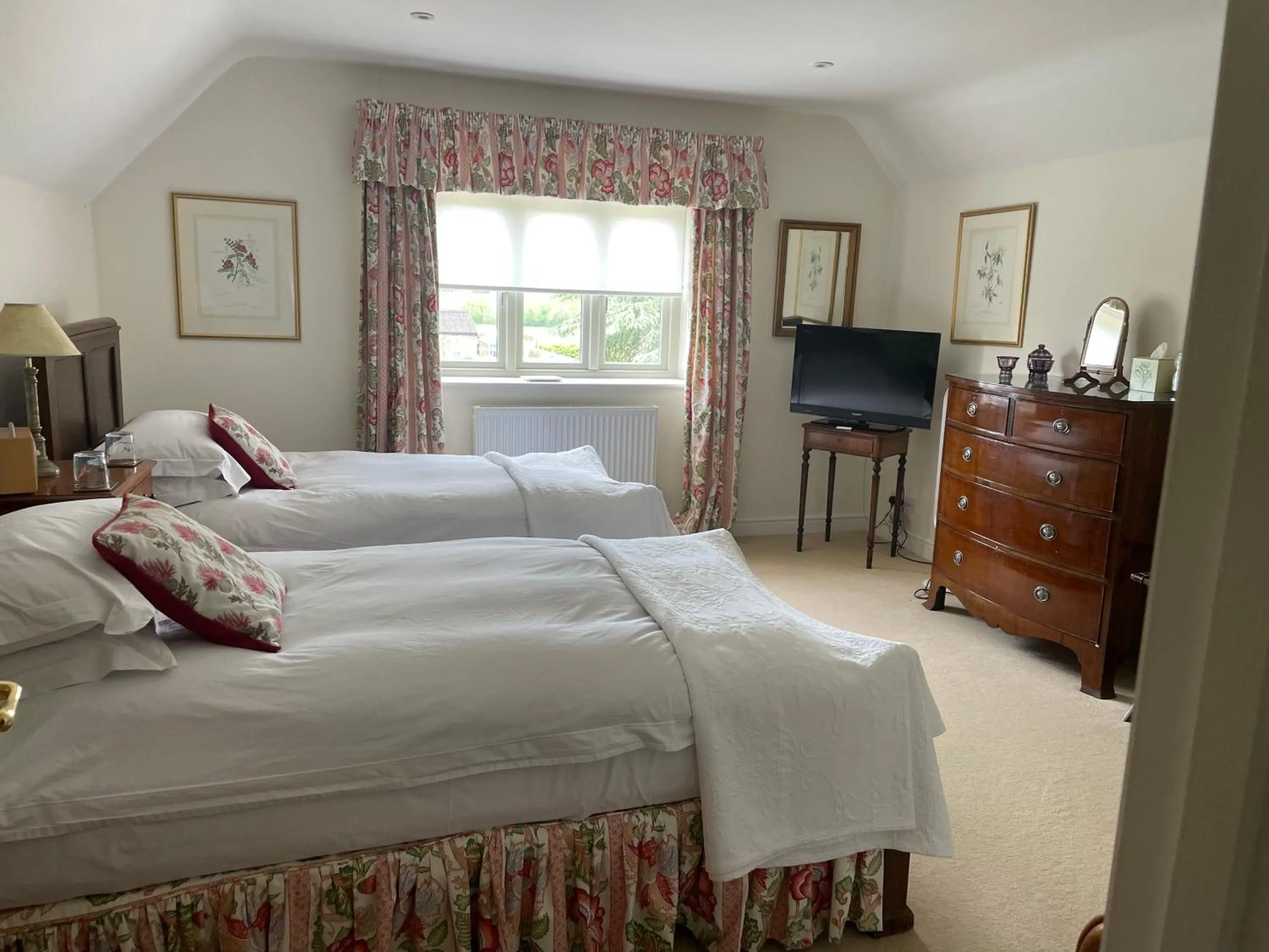 Bed in Field End House Strawberry Lane Meysey Hampton
