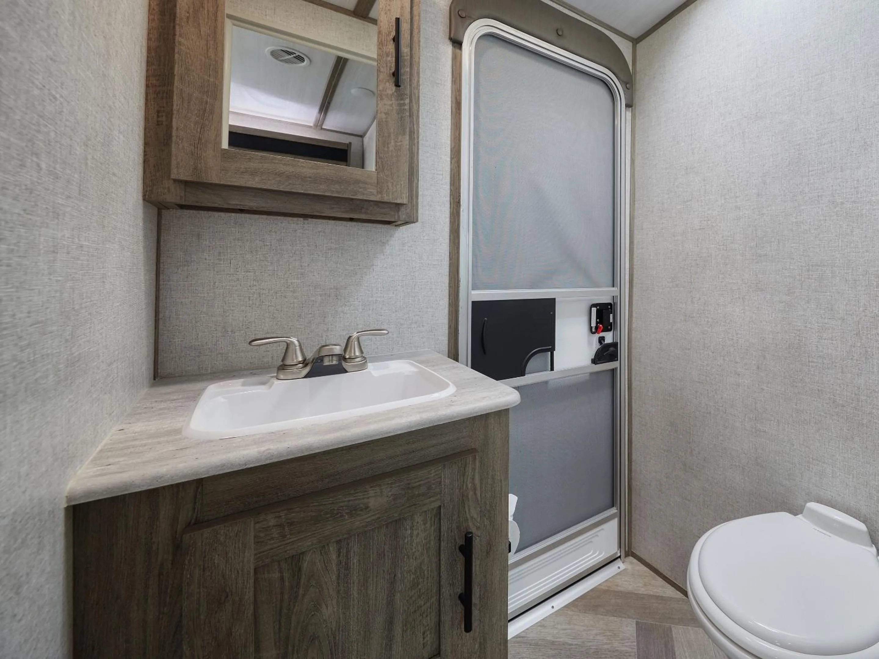 Shower in Wood Pecker Nakijin