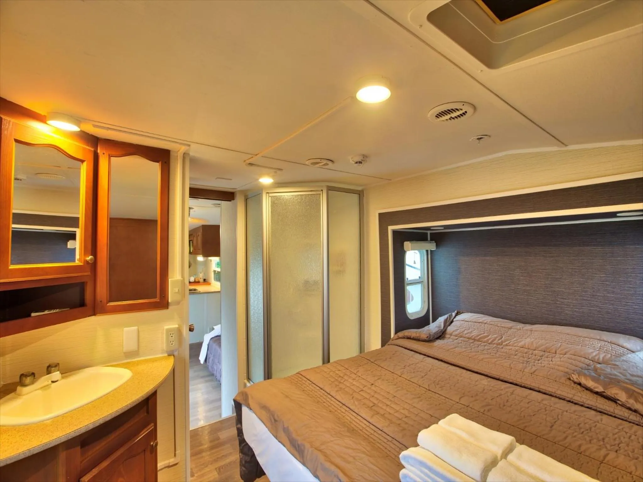 Bedroom, Bed in Wood Pecker Nakijin