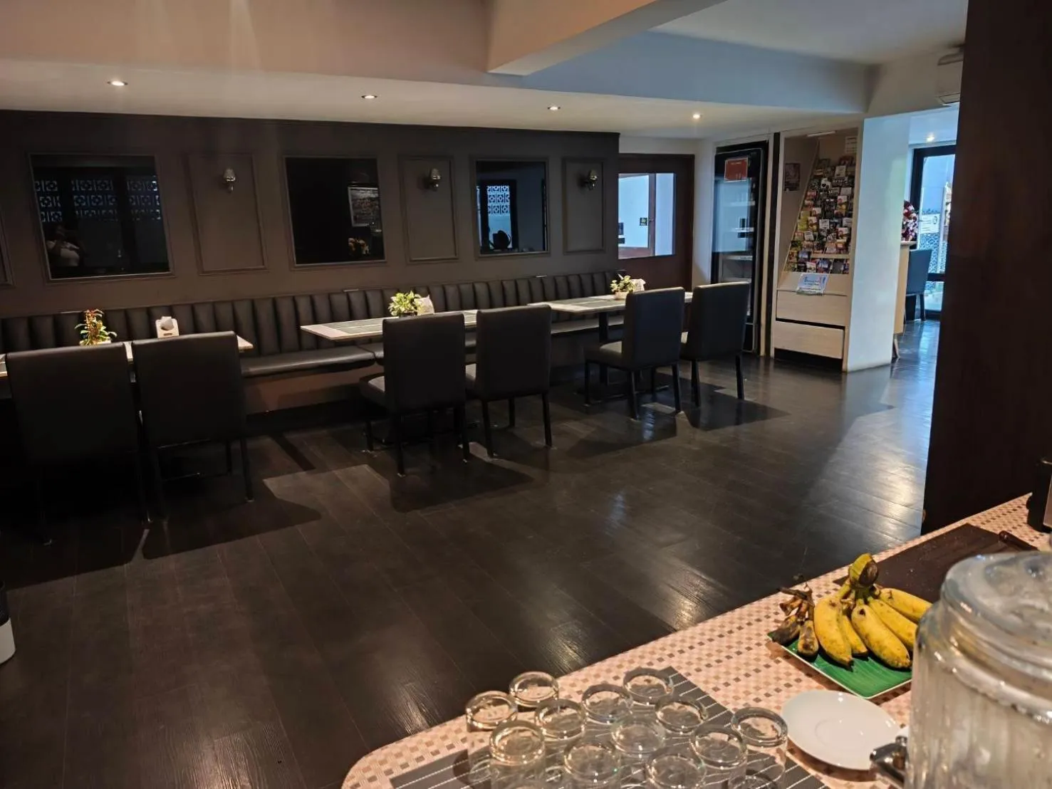 Restaurant/places to eat in The Wing Lanna Hotel