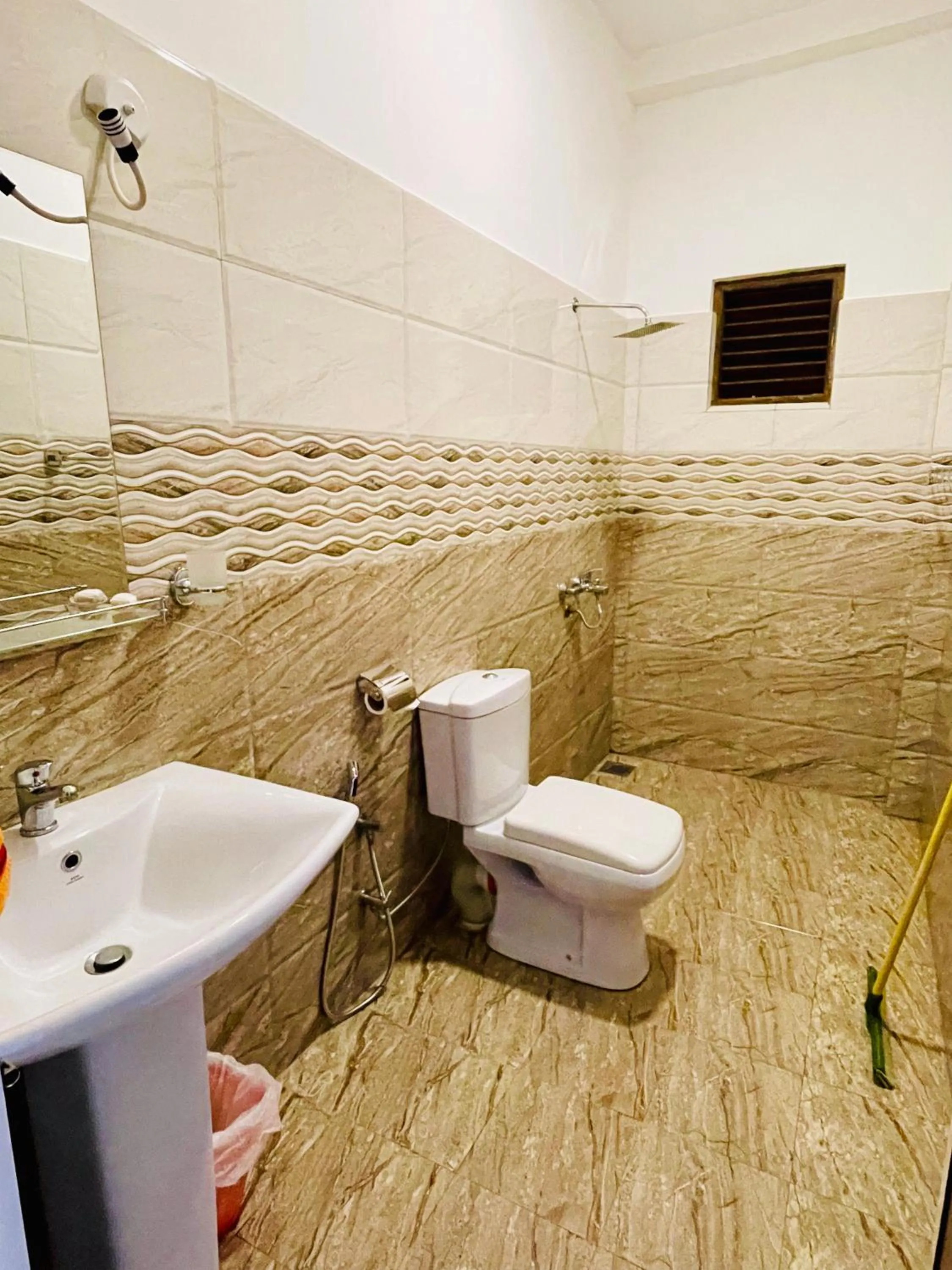 Shower in Pelli Riverine