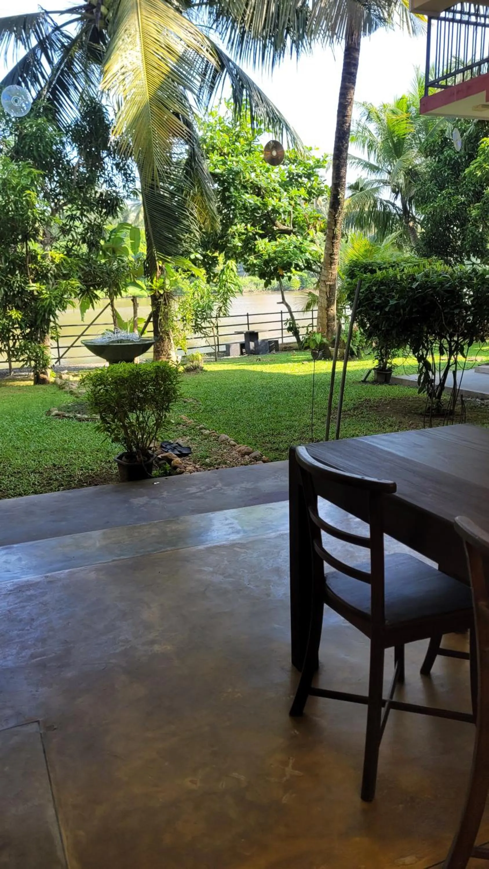 Restaurant/places to eat in Pelli Riverine