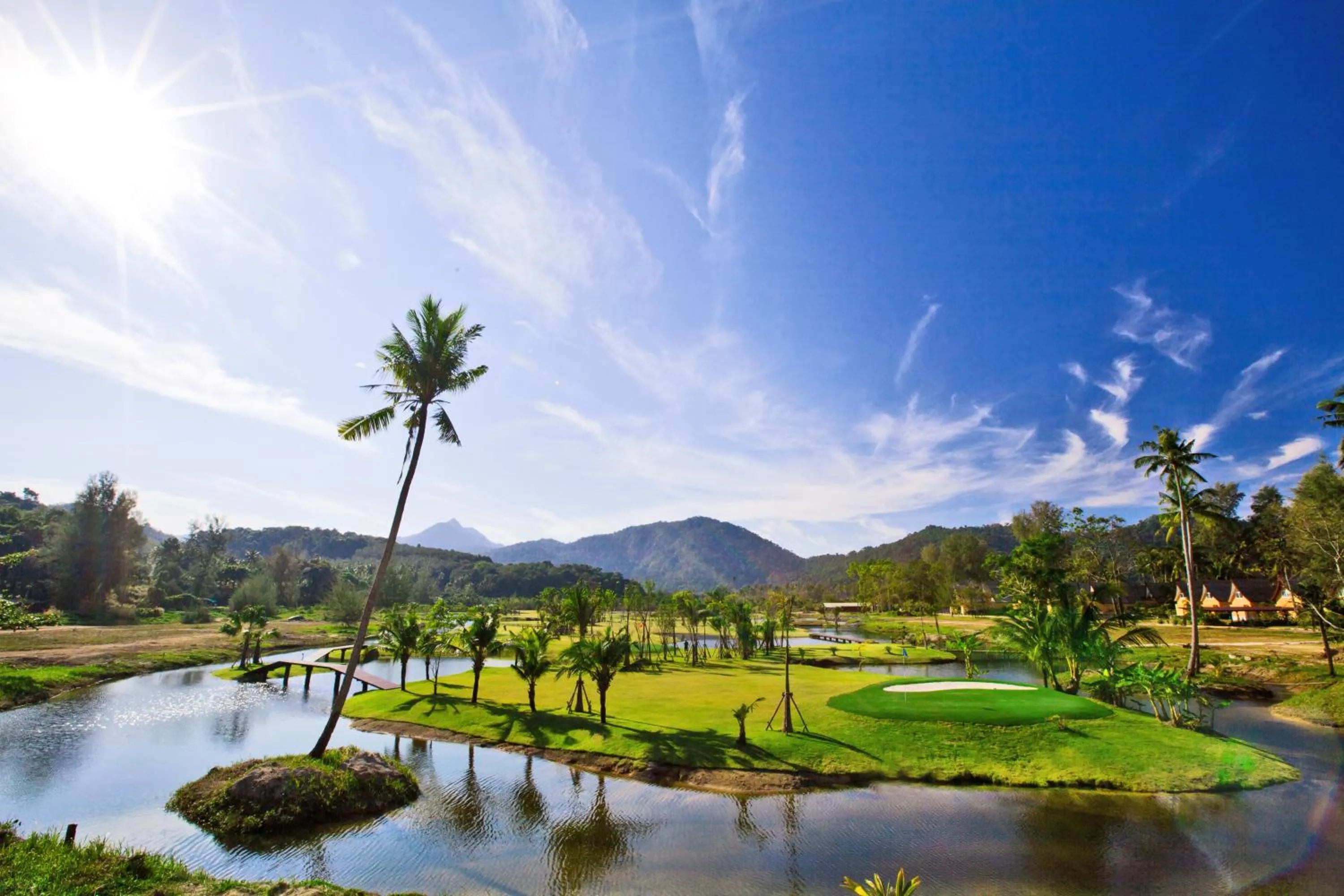 Golfcourse in Peninsula Beach Resort