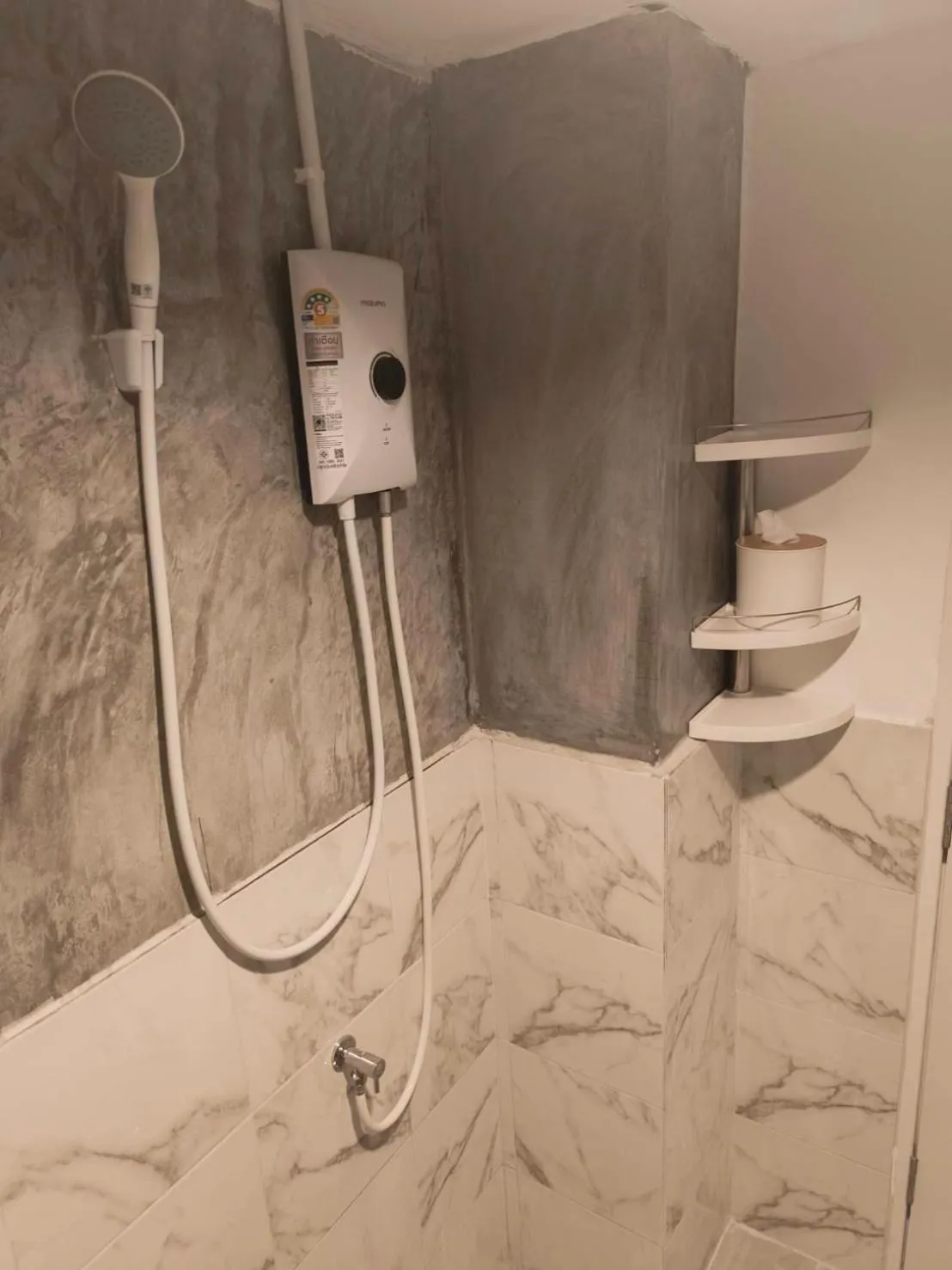 Shower in Cottage Hill at Lanta