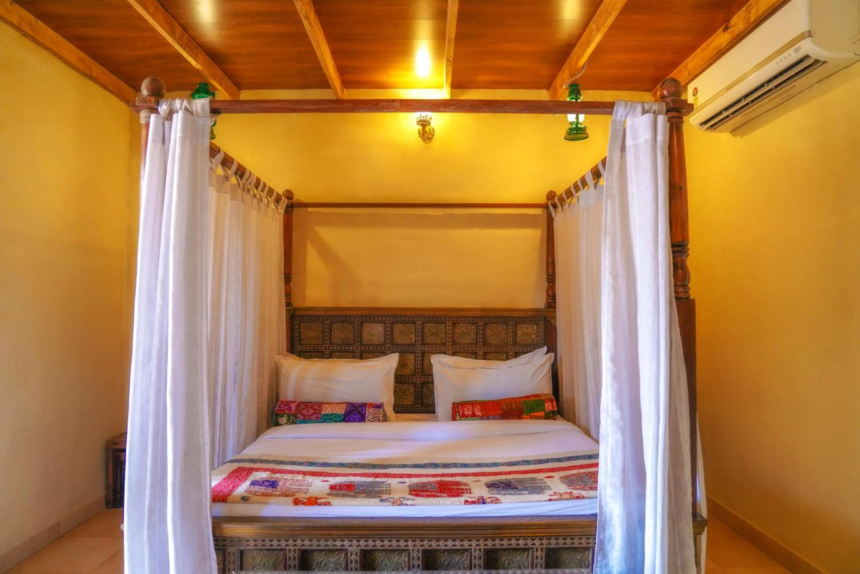 Bed in WelcomHeritage Ranjitvilas