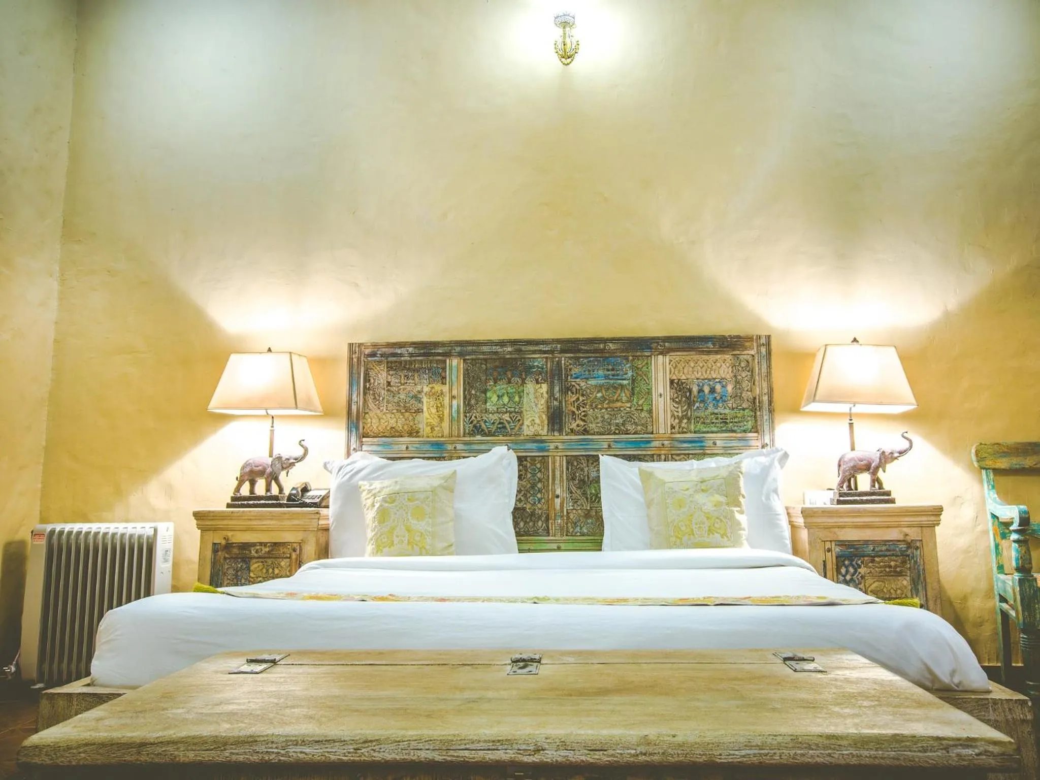 Bed in WelcomHeritage Ranjitvilas