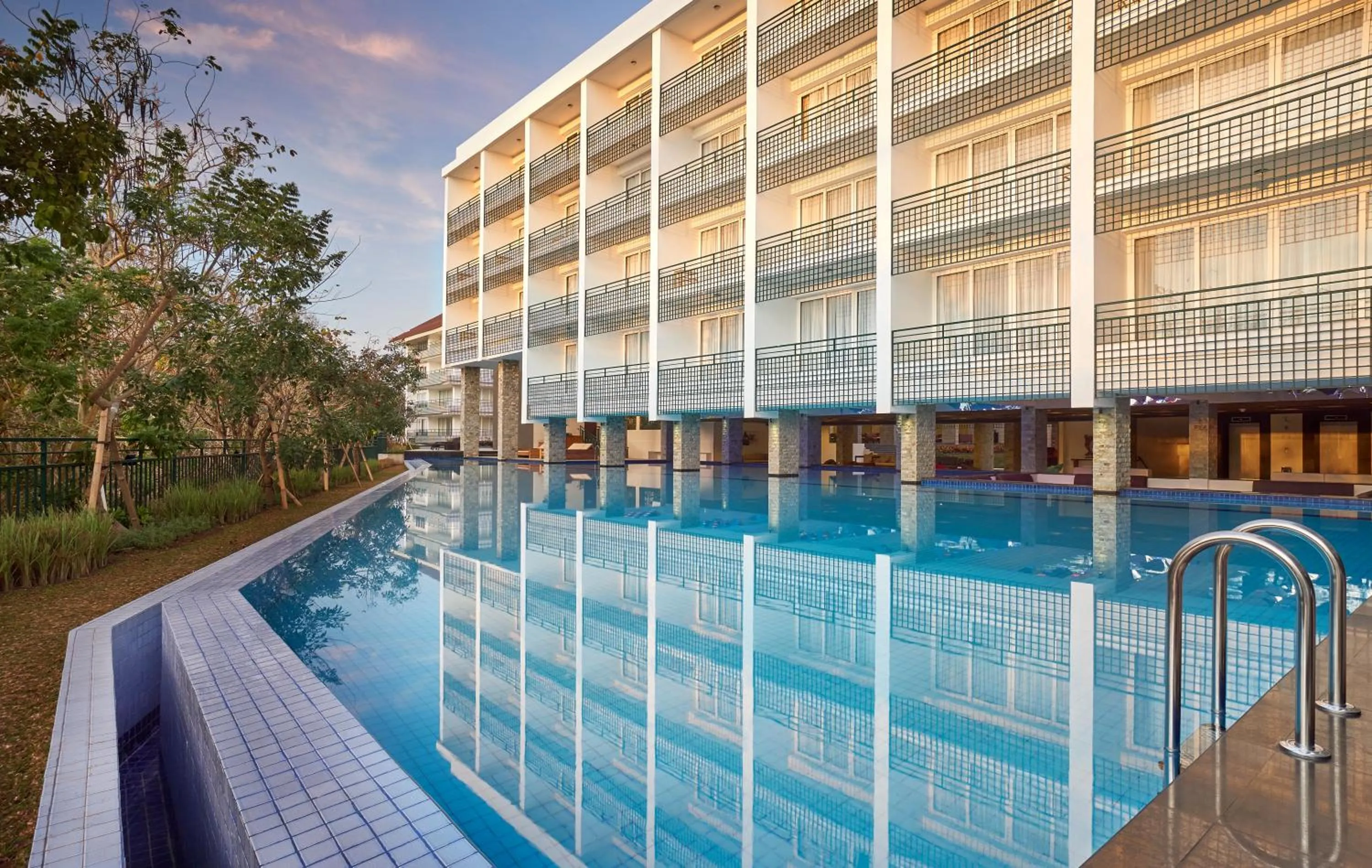 Swimming pool in The Sintesa Residence Jimbaran