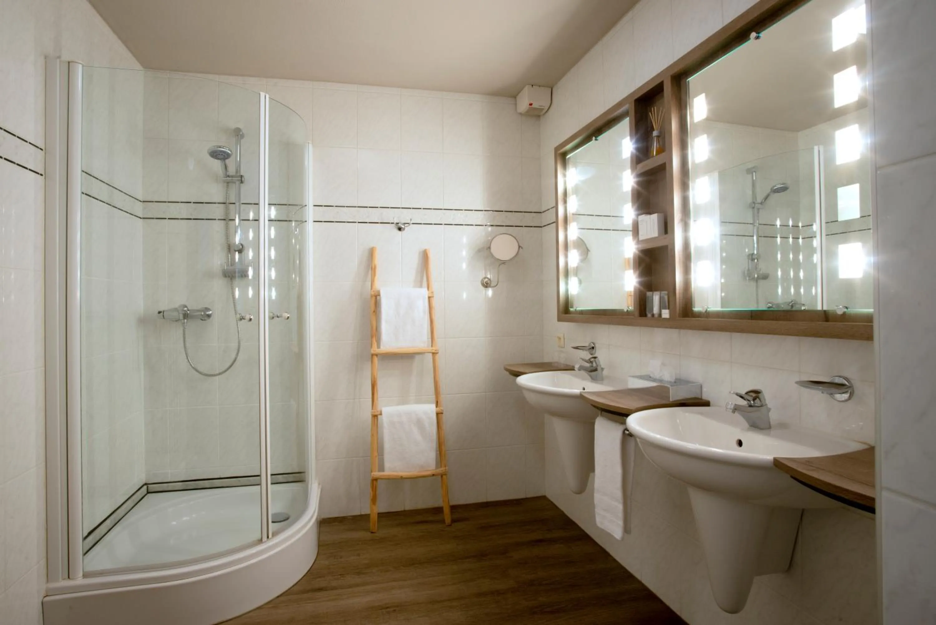 Shower in Hotel Mardaga